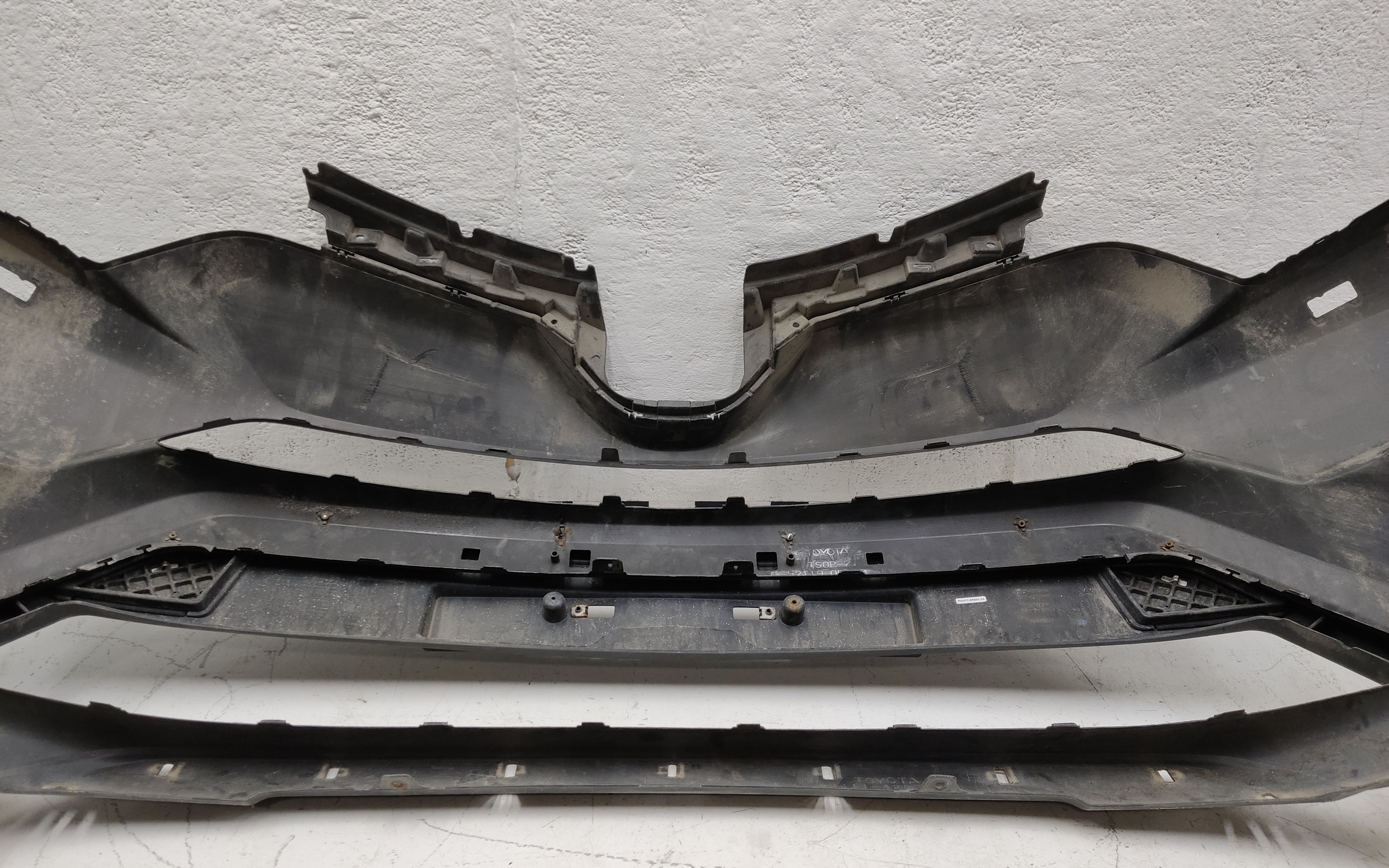 Бампер передний Toyota RAV4 CA40 Restail