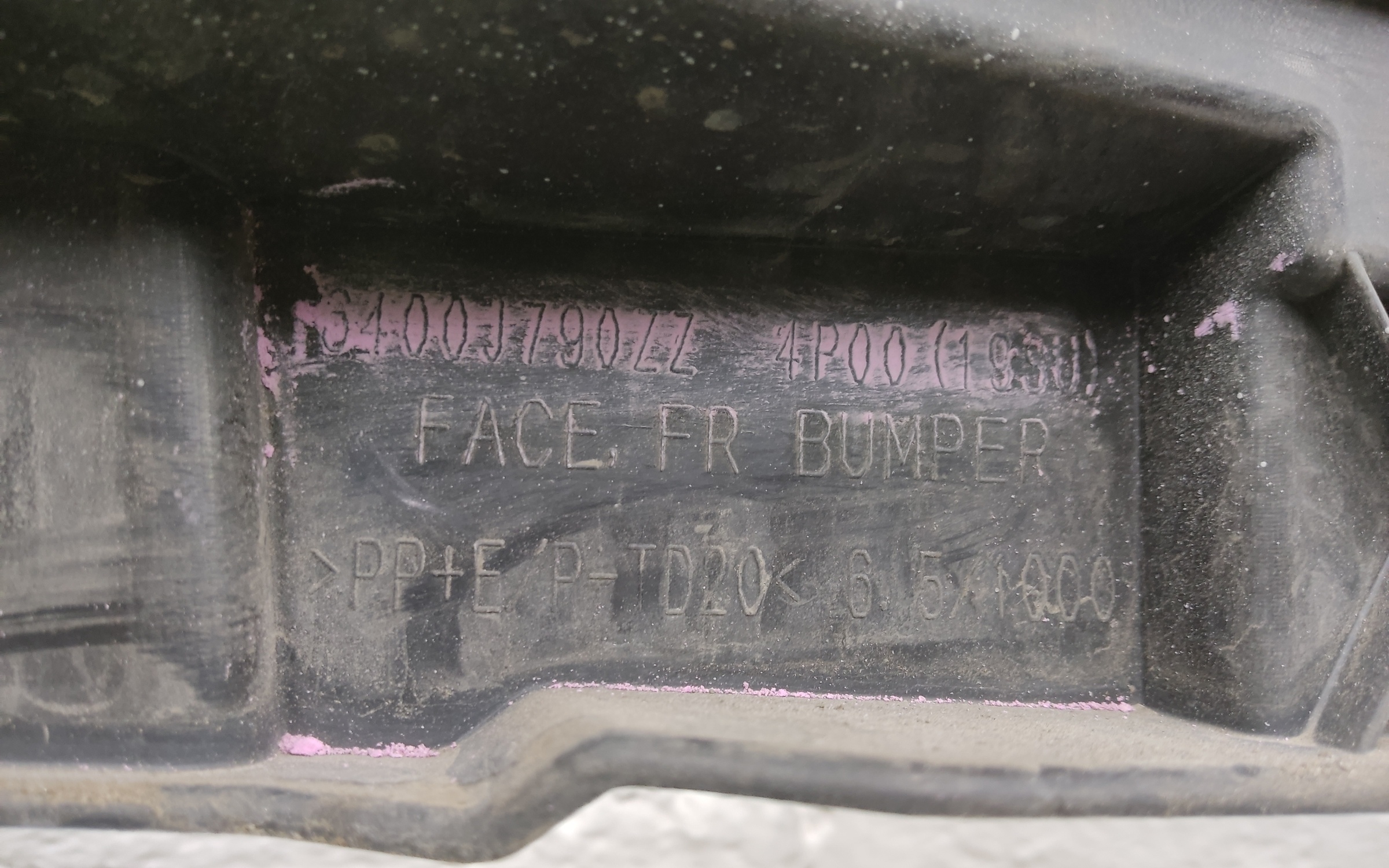 Бампер передний Mitsubishi L200 5 Restail