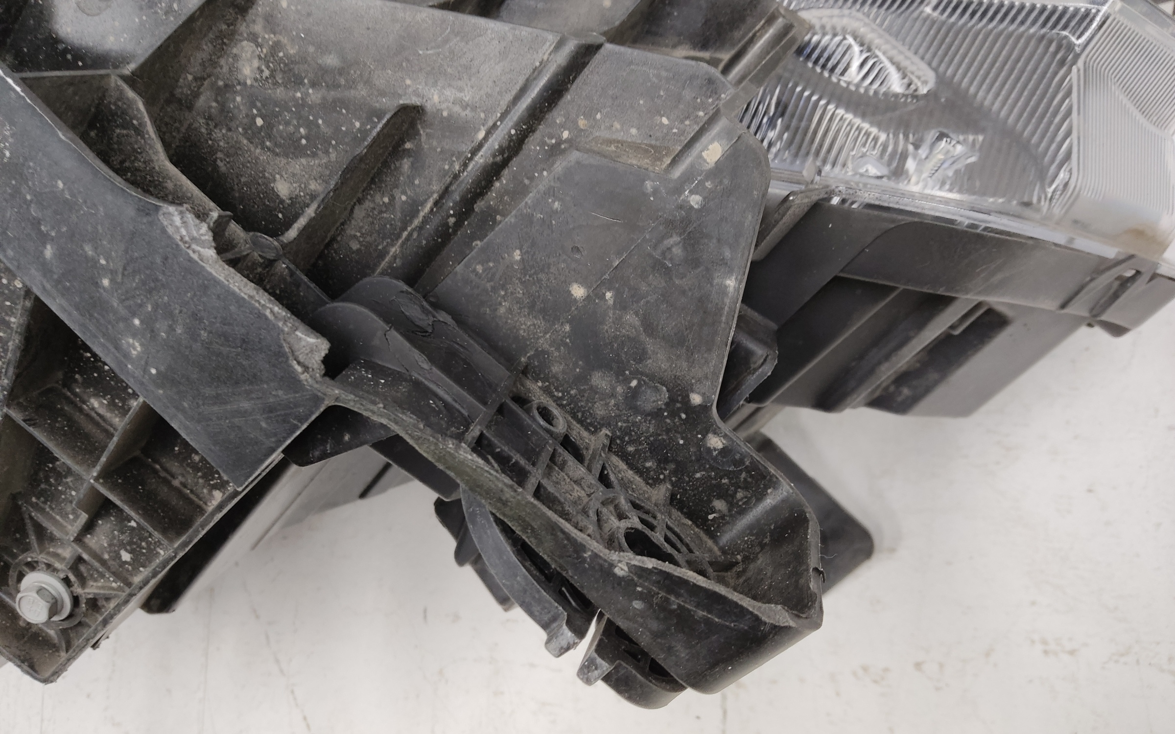 Фара передняя правая Haval F7 LED