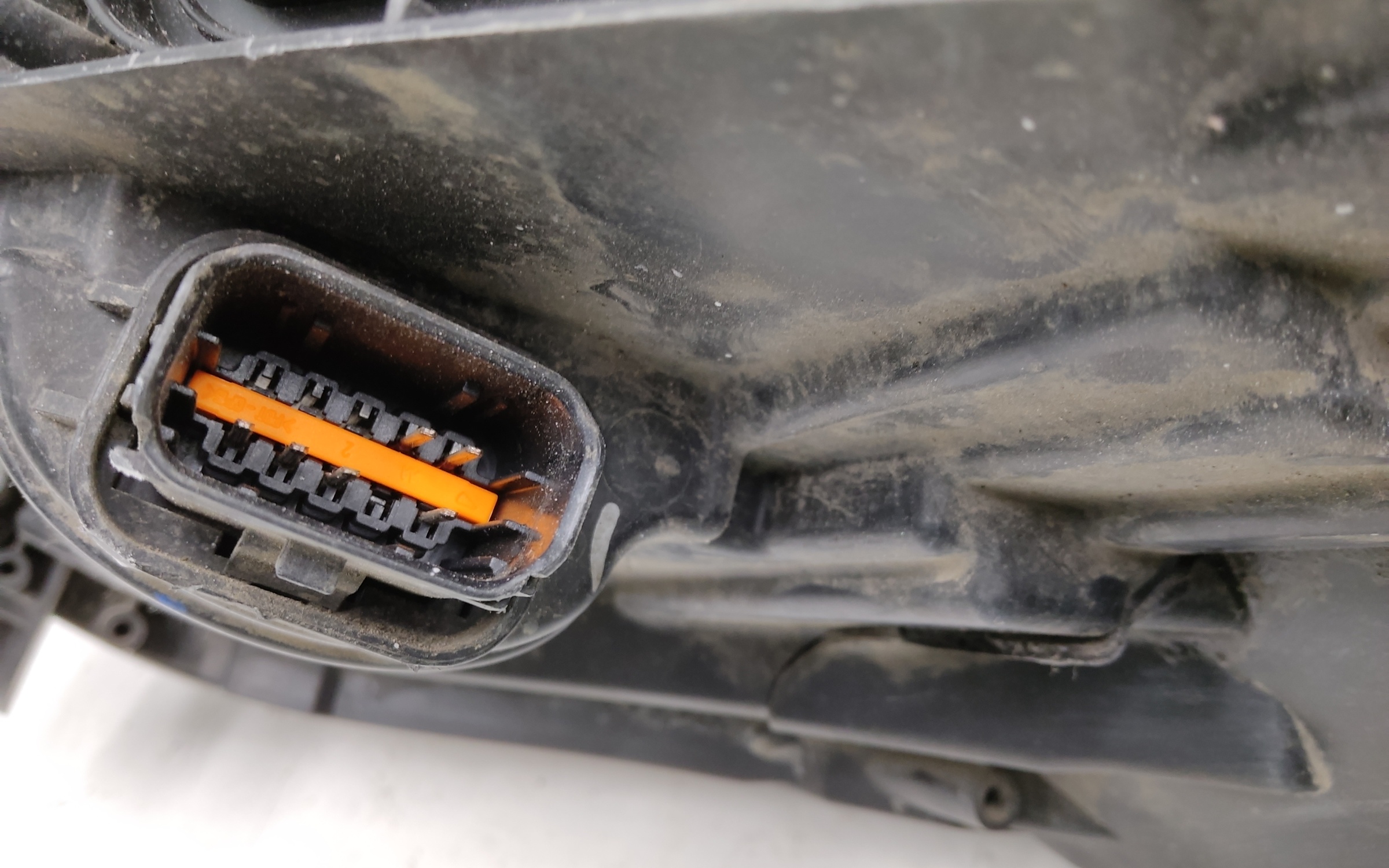 Фара передняя правая Renault Kaptur LED