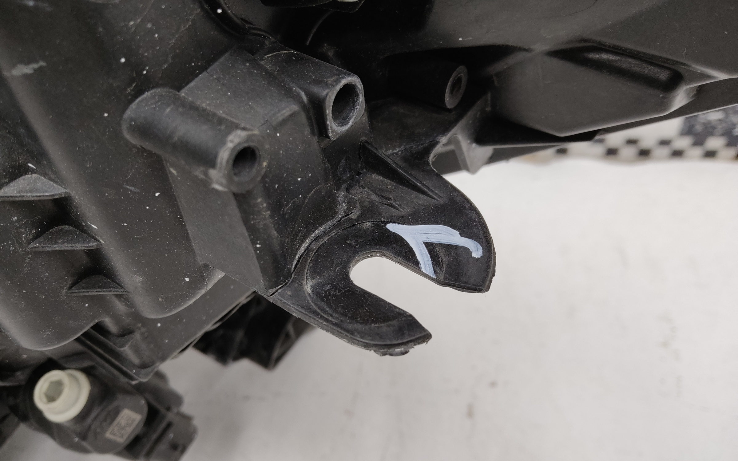 Фара передняя правая Renault Kaptur LED