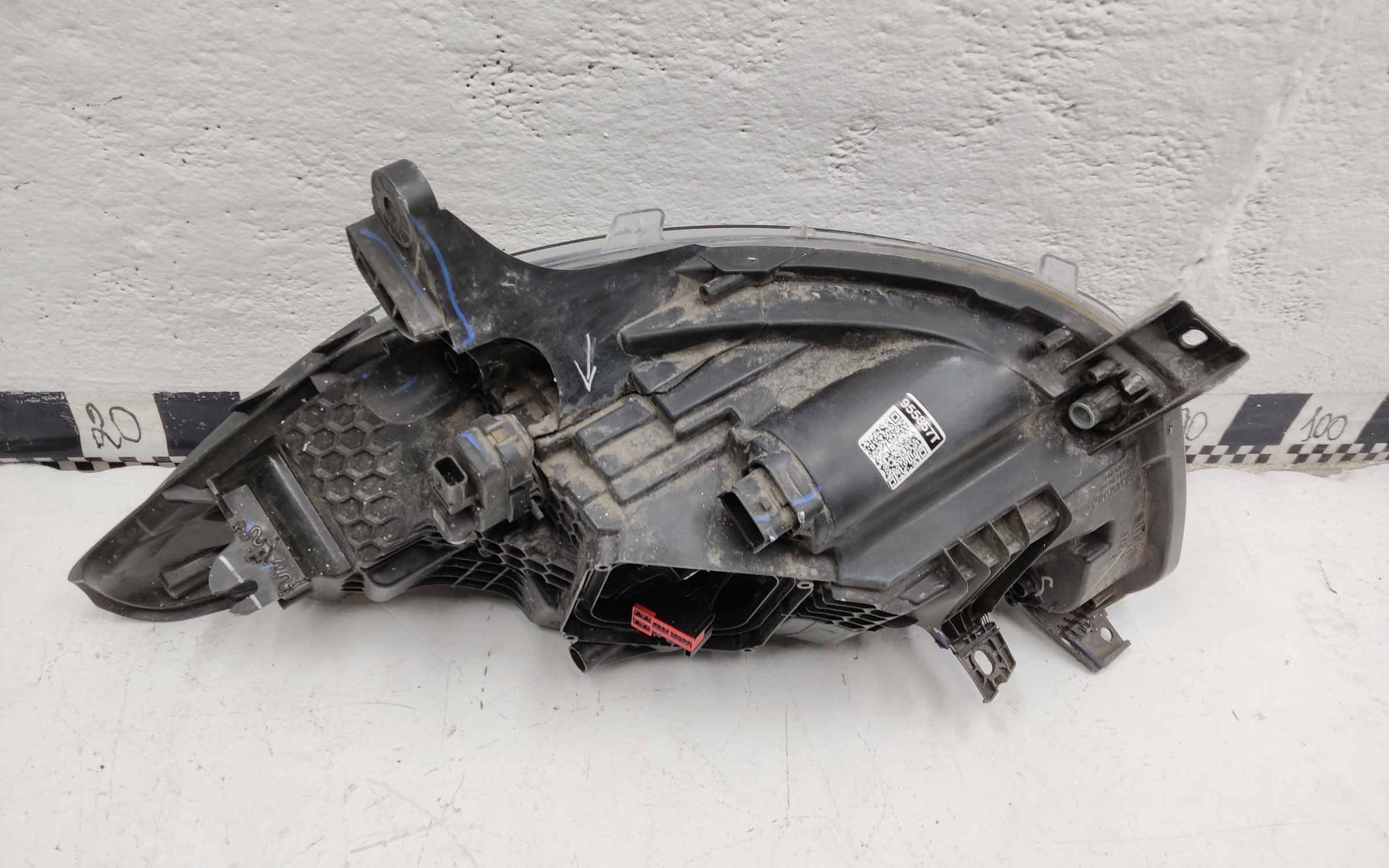 Фара передняя правая Renault Kaptur LED