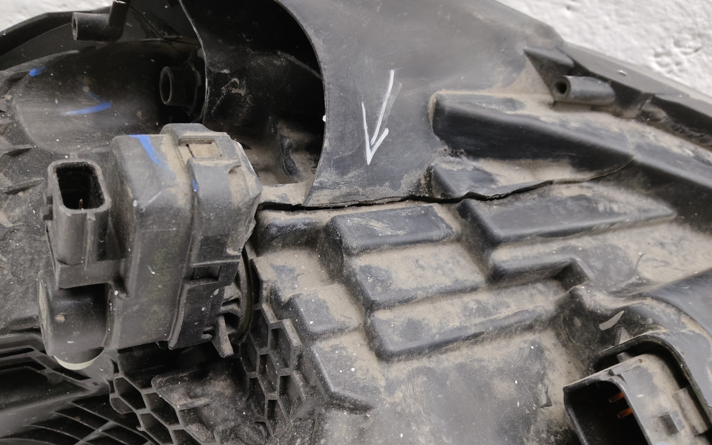 Фара передняя правая Renault Kaptur LED