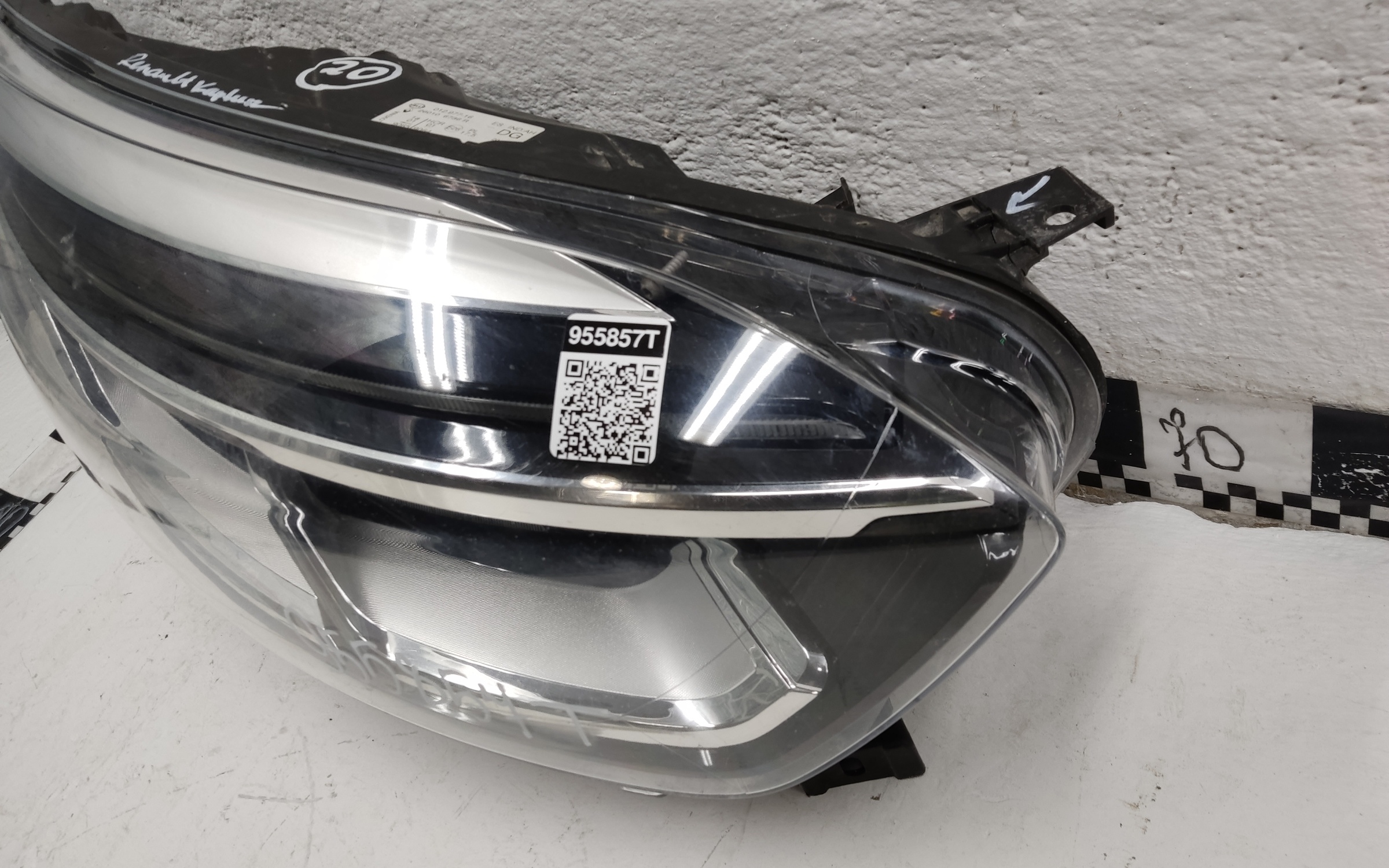 Фара передняя правая Renault Kaptur LED