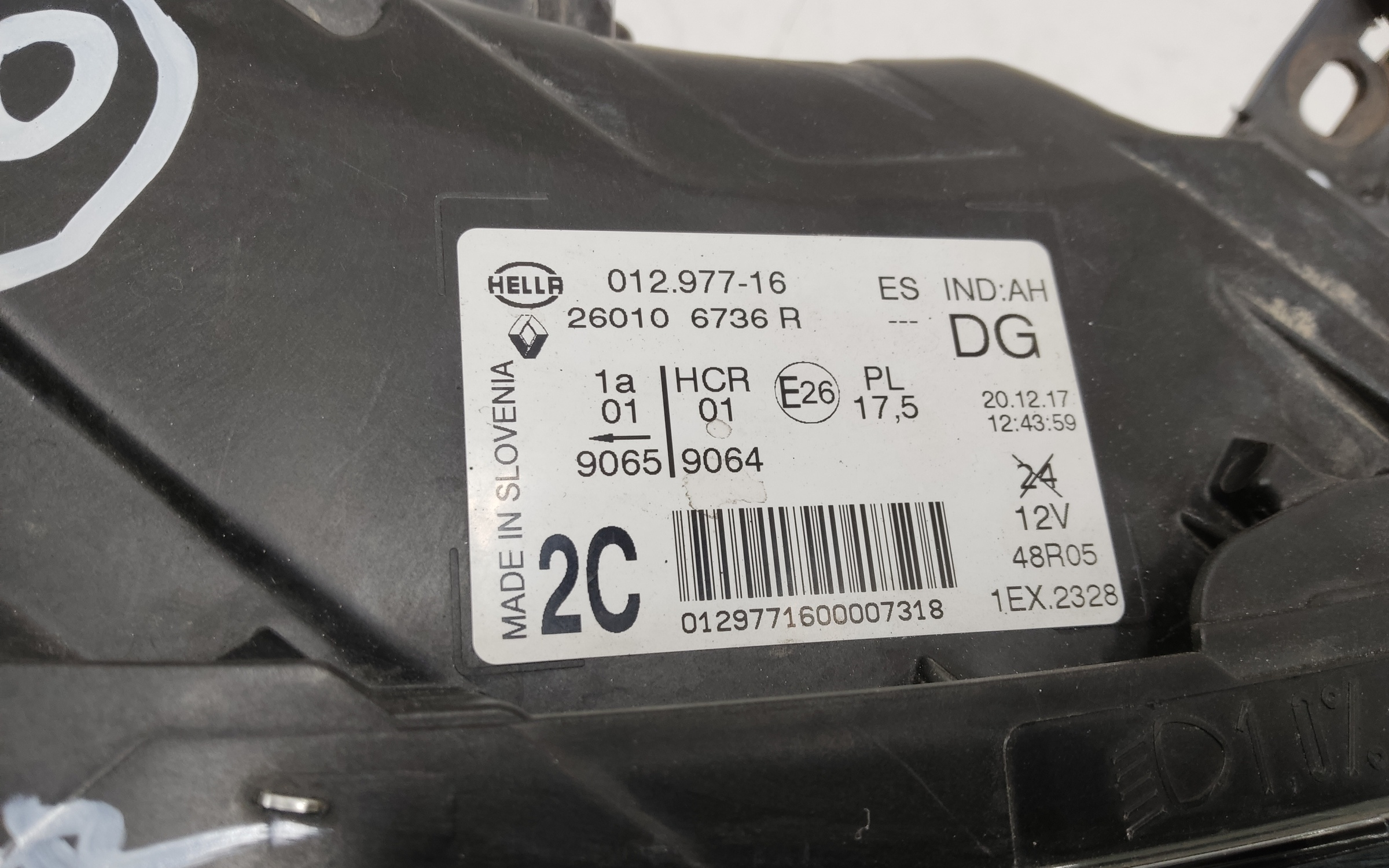 Фара передняя правая Renault Kaptur LED