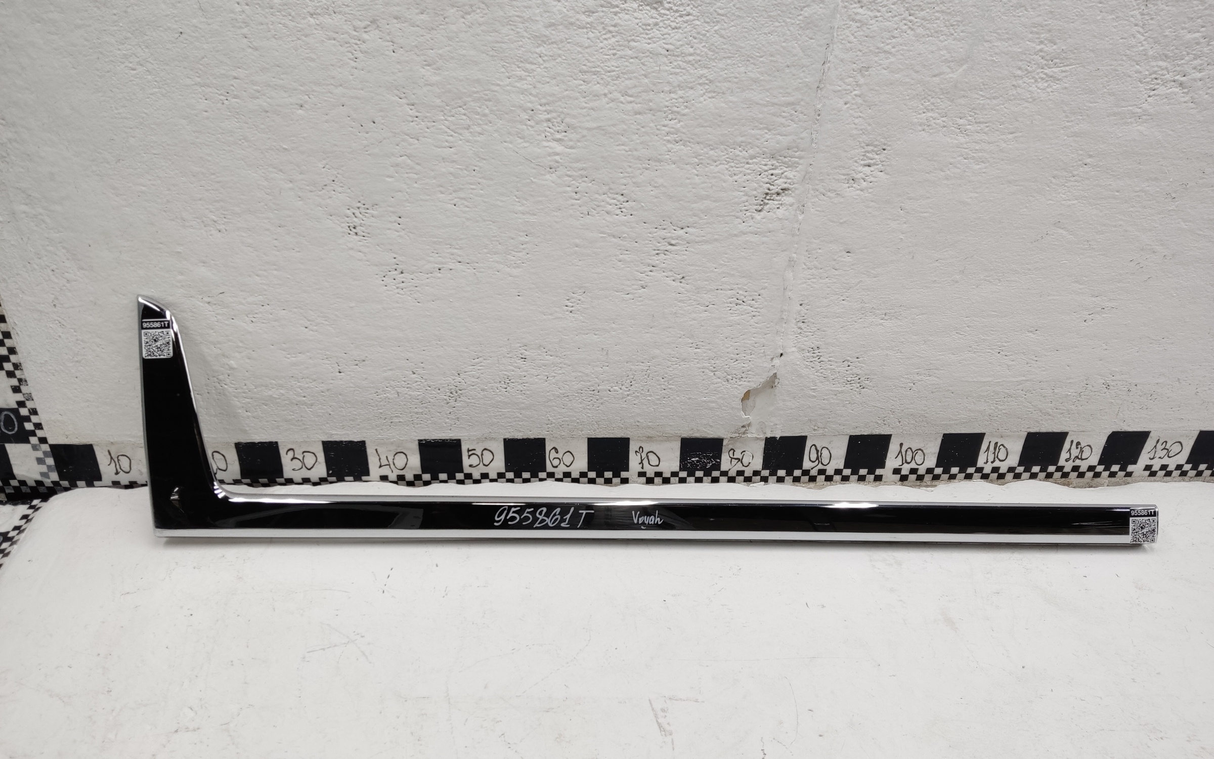 Молдинг хром двери передней левой Voyah Dream