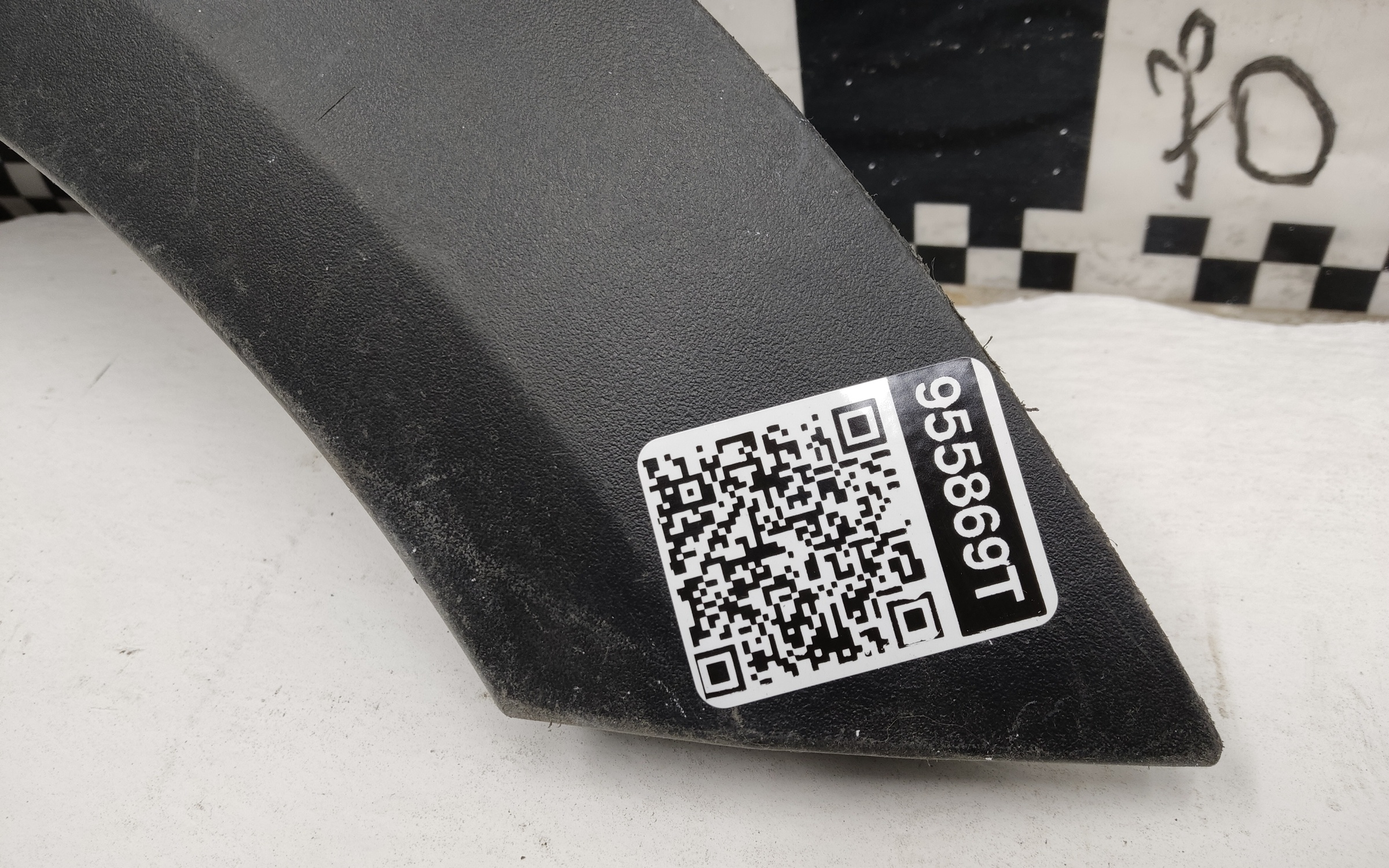 Накладка двери задней левой Geely Monjaro