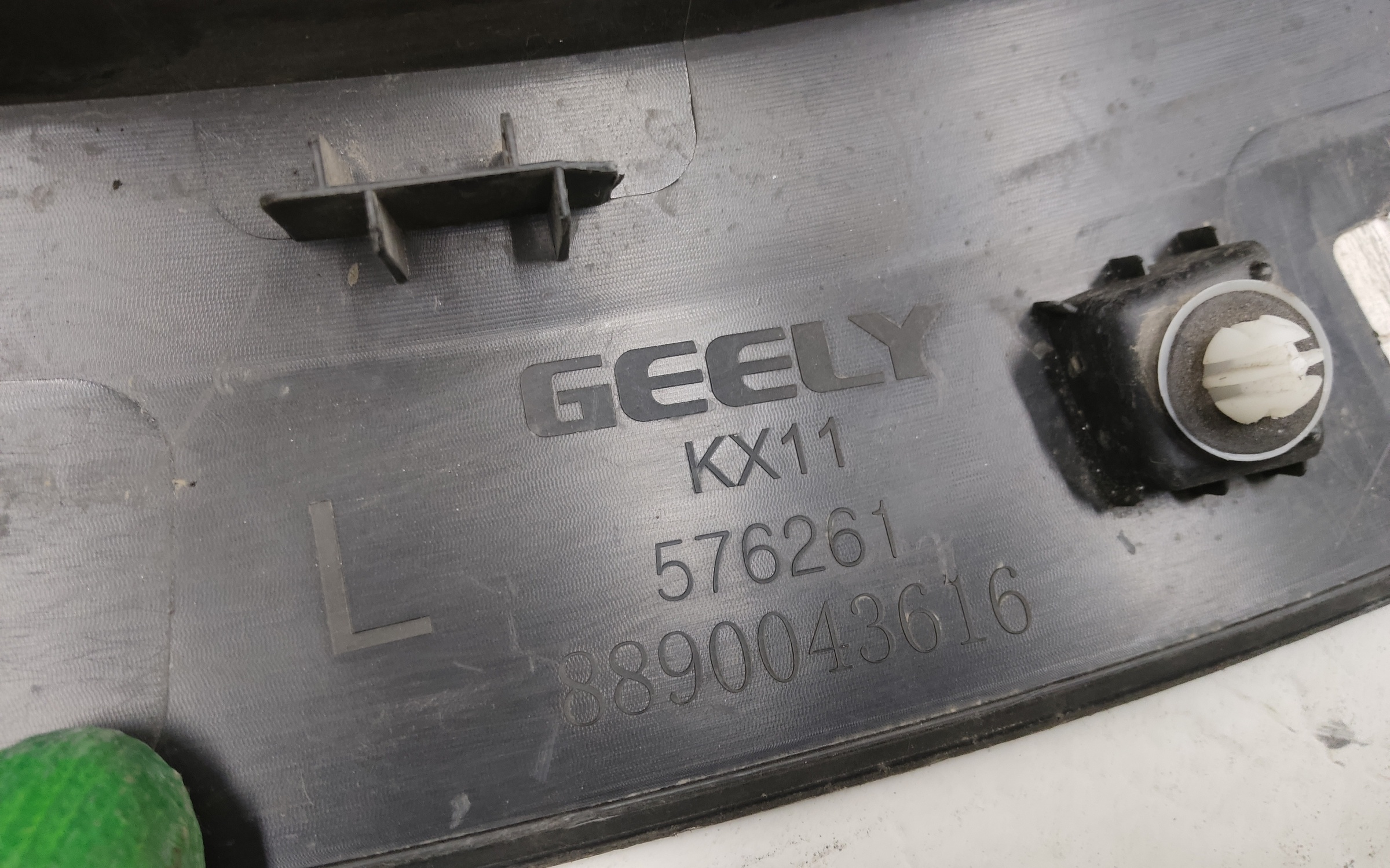 Накладка двери задней левой Geely Monjaro