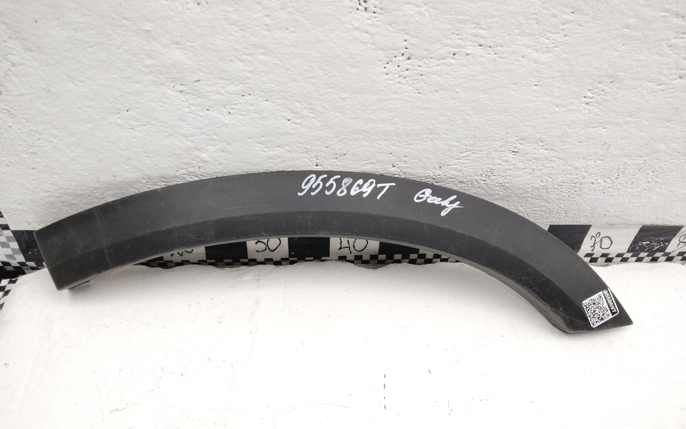 Накладка двери задней левой Geely Monjaro