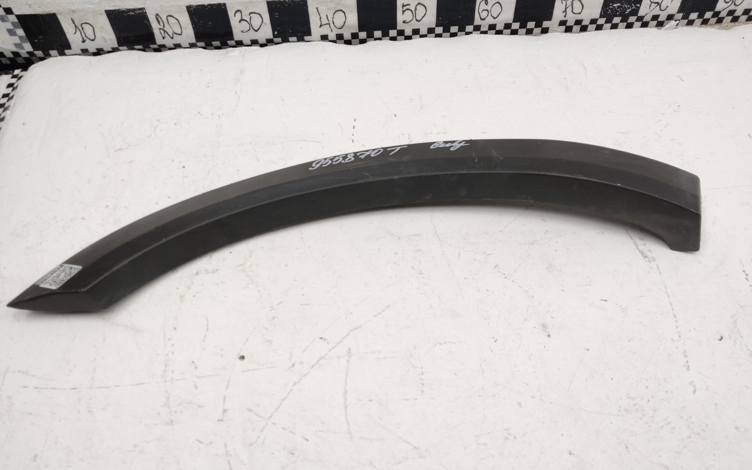 Накладка двери задней правой Geely Monjaro