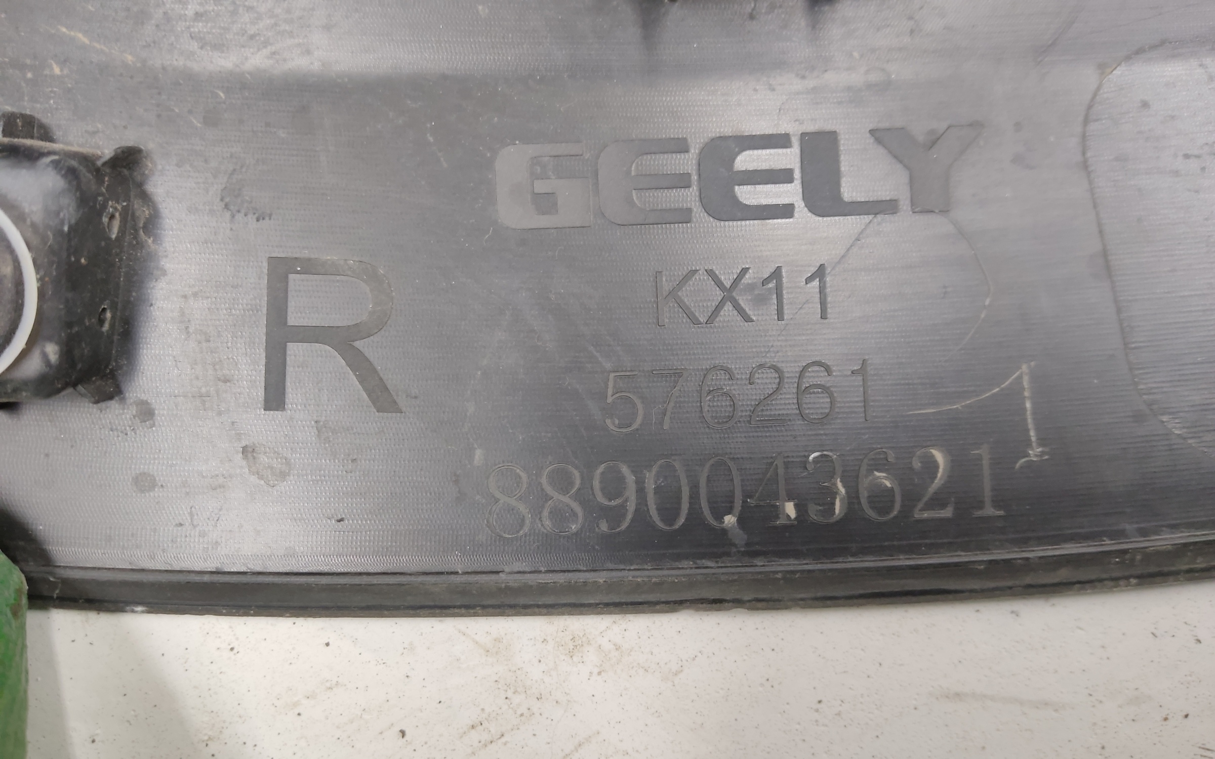 Накладка двери задней правой Geely Monjaro