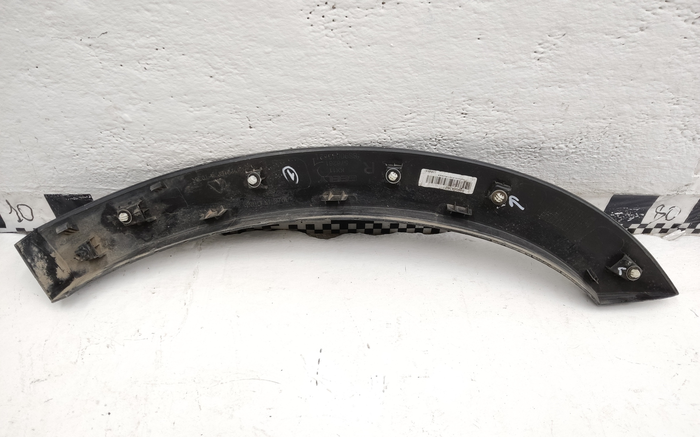 Накладка двери задней правой Geely Monjaro