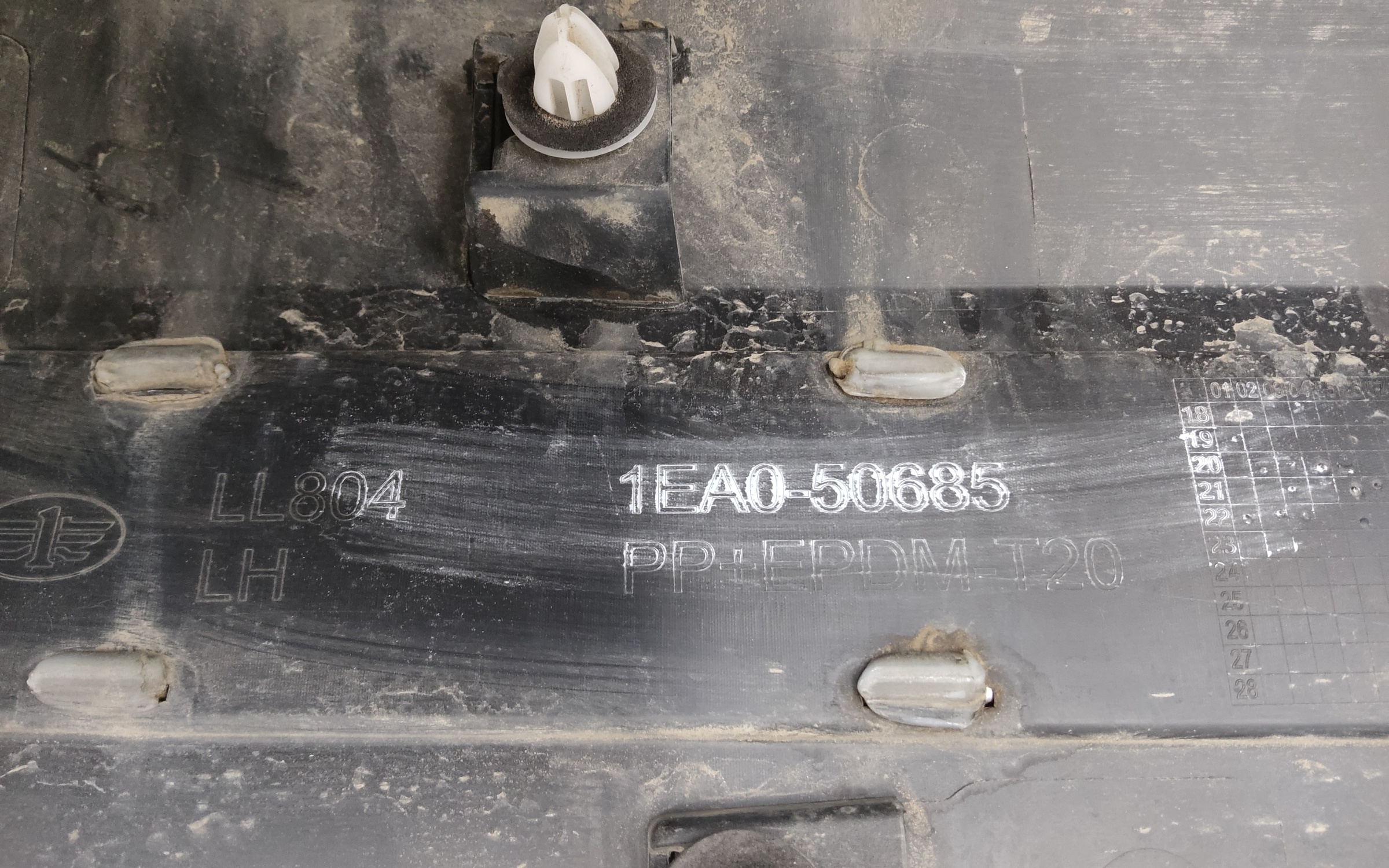 Накладка двери передней левой Faw Bestune T77