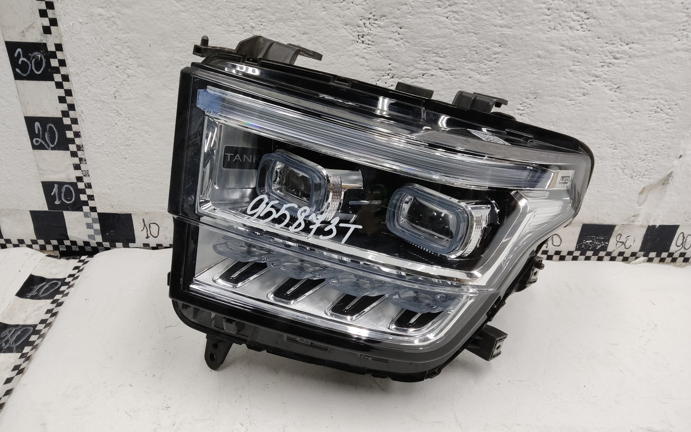 Фара передняя левая Tank 500 LED