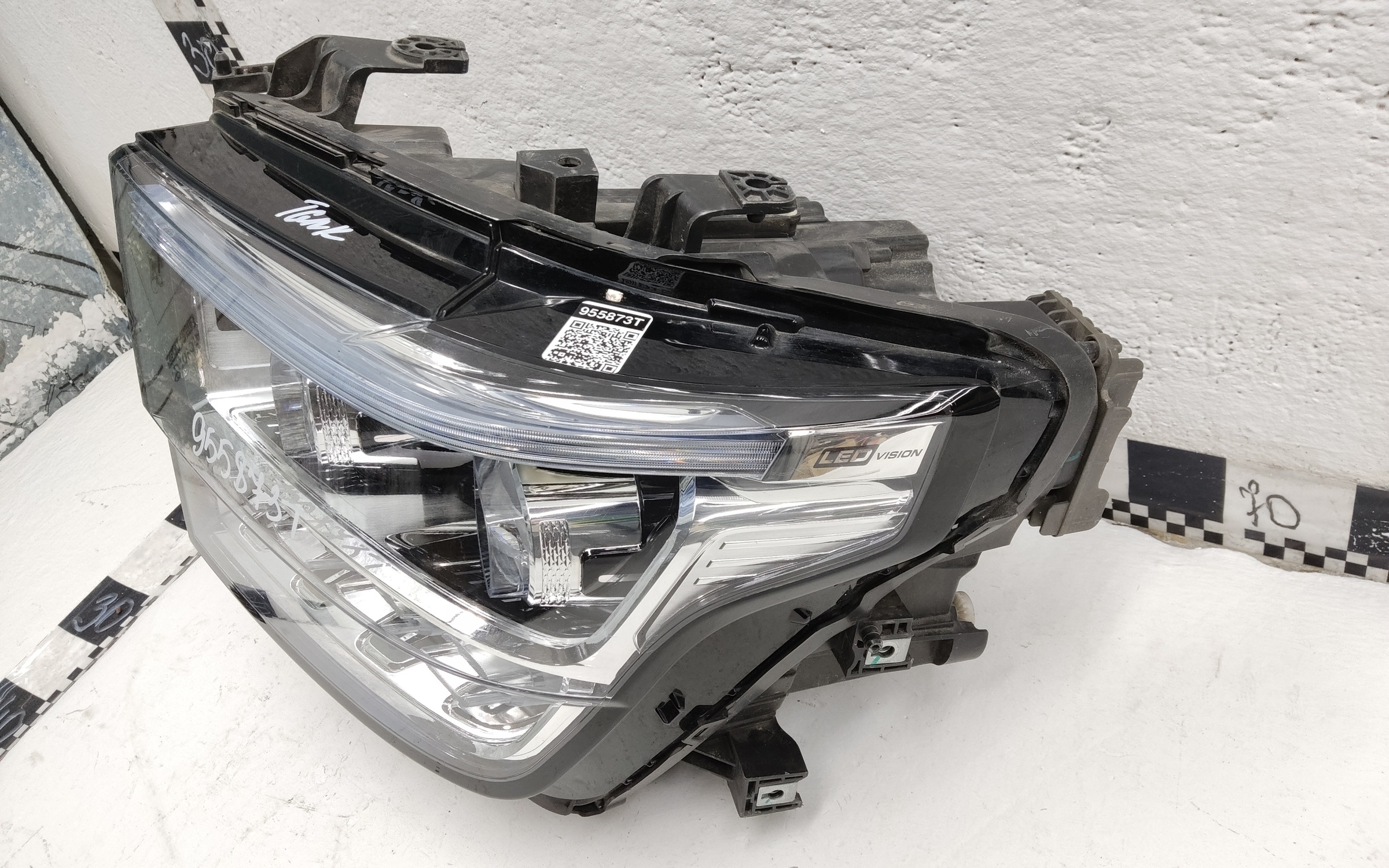 Фара передняя левая Tank 500 LED