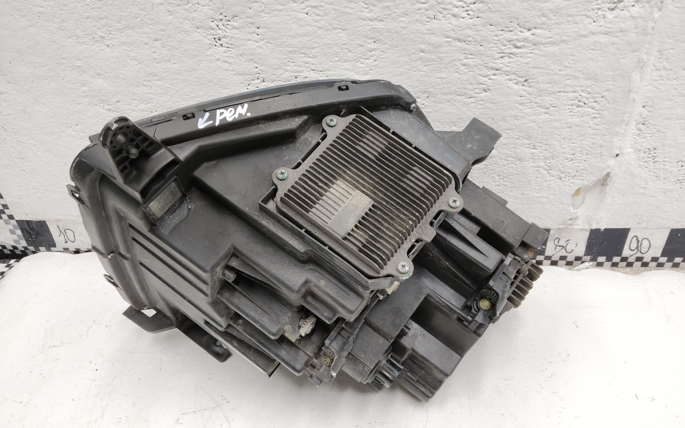 Фара передняя левая Tank 500 LED