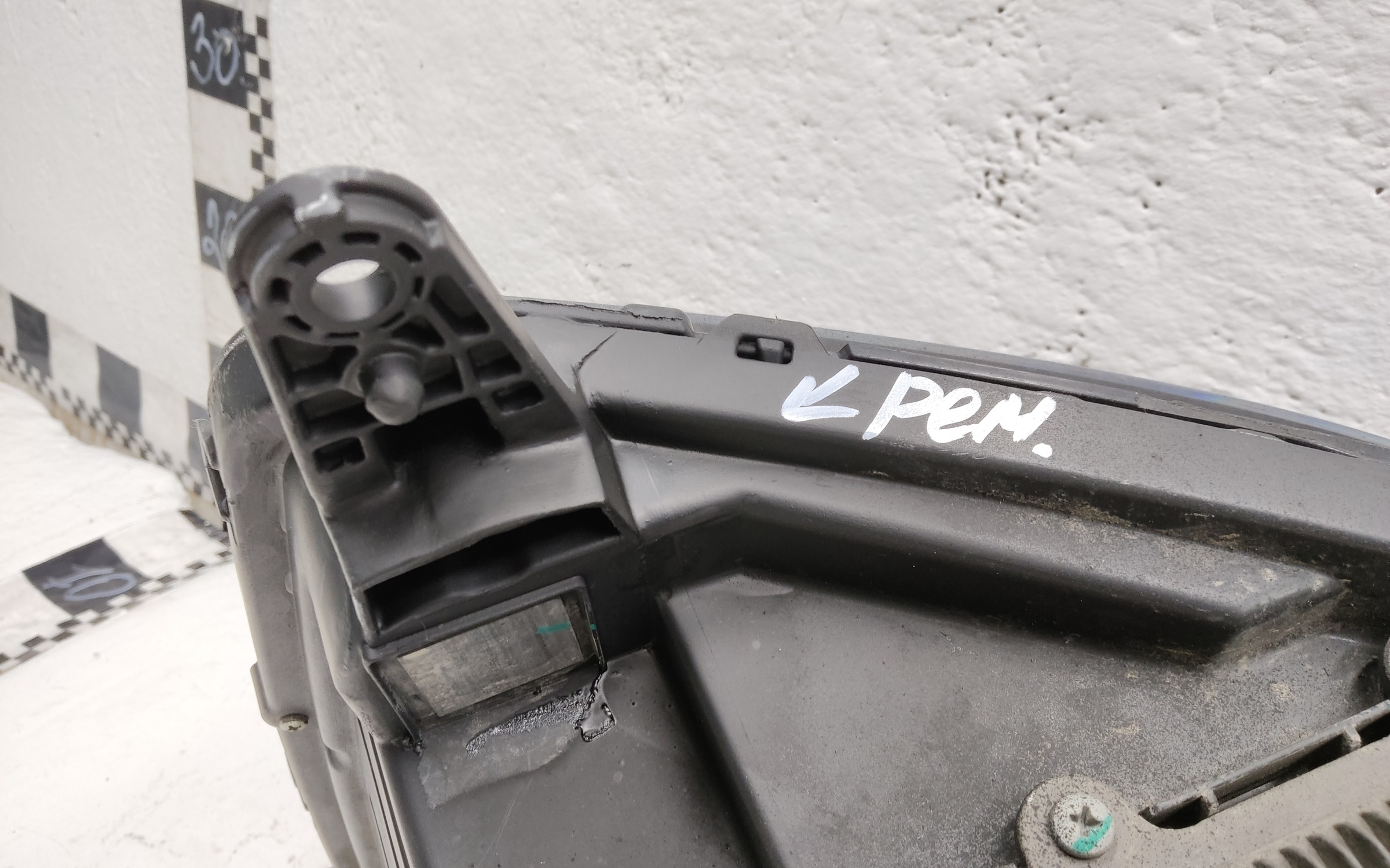 Фара передняя левая Tank 500 LED