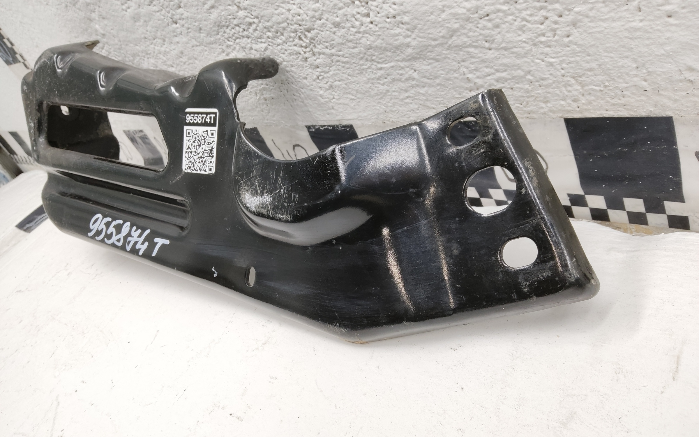 Кронштейн переднего бампера правый Tank 300