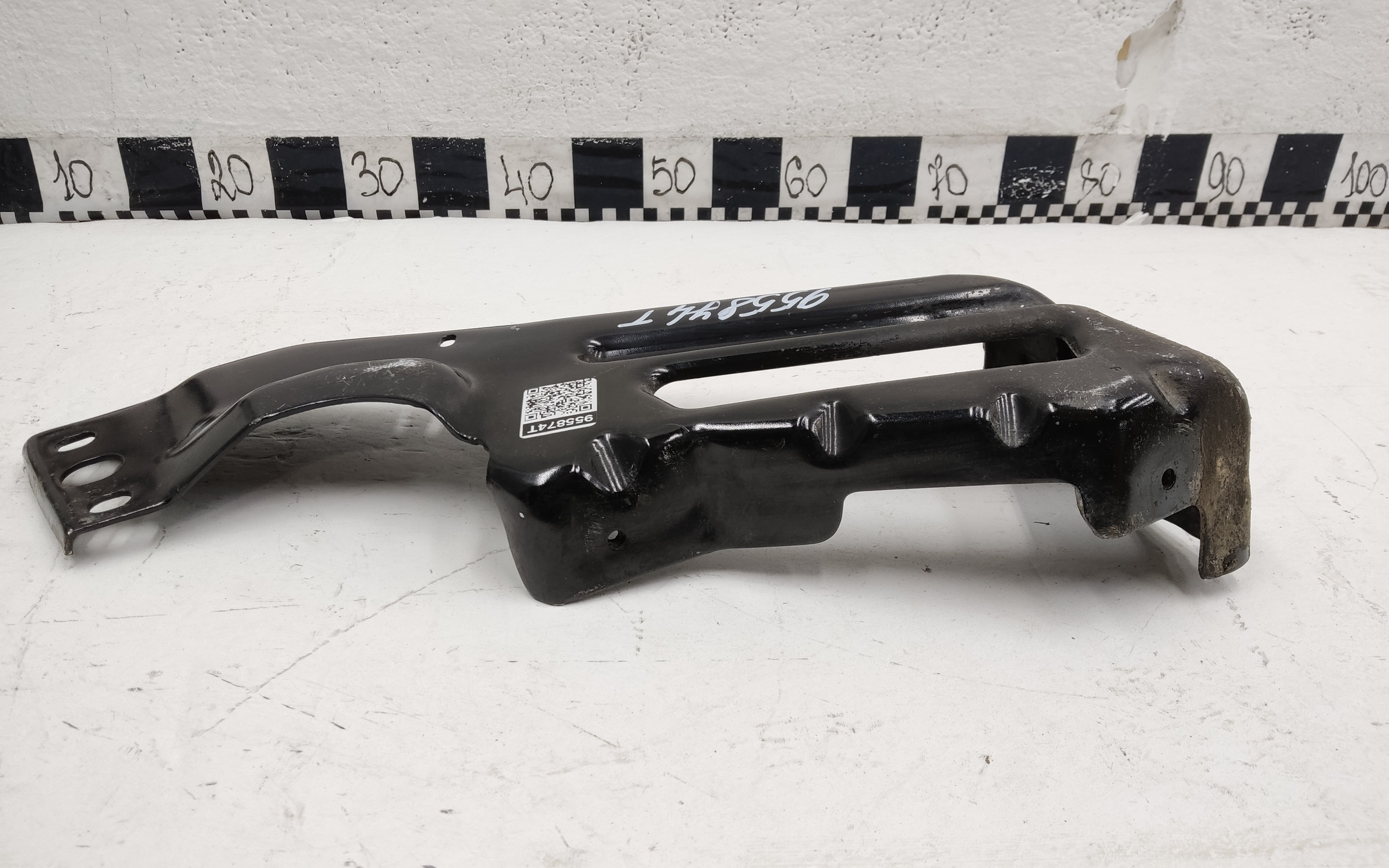 Кронштейн переднего бампера правый Tank 300