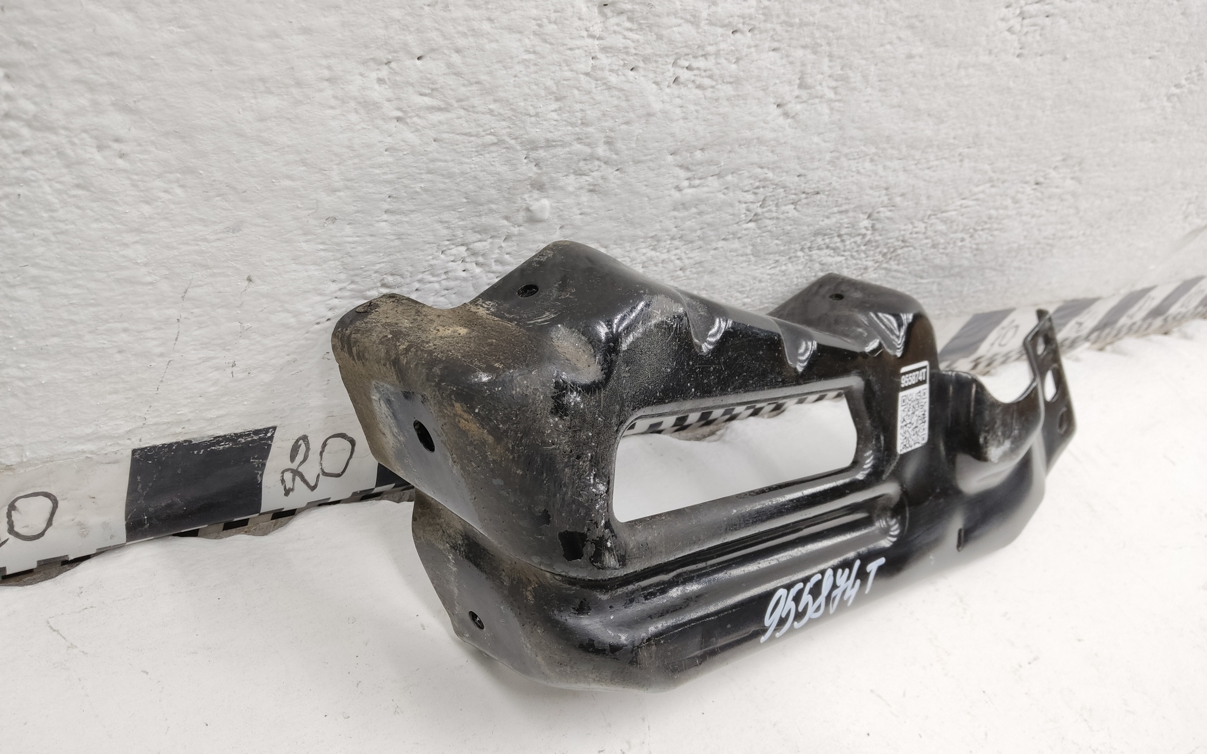 Кронштейн переднего бампера правый Tank 300