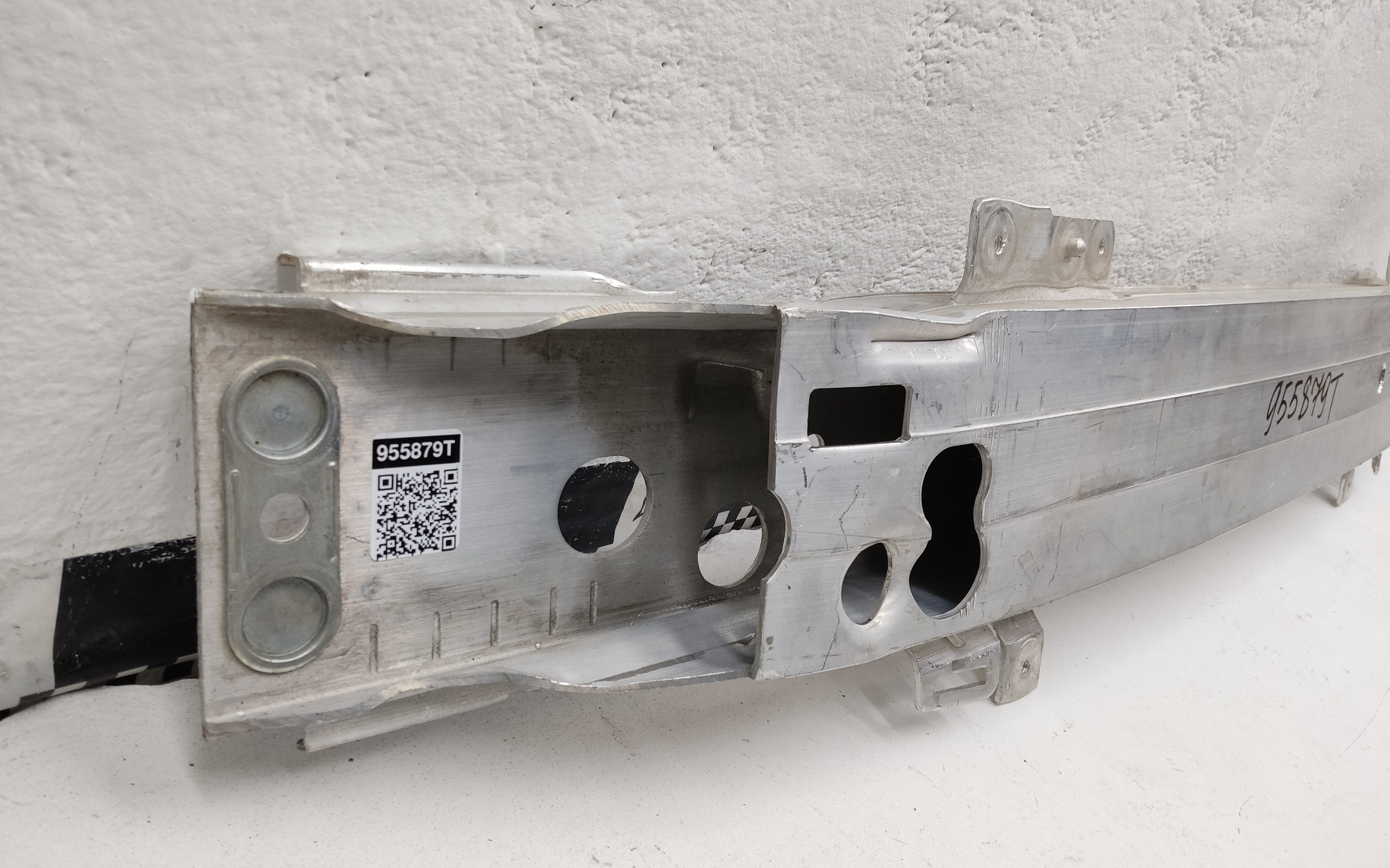 Усилитель переднего бампера Volvo S80 1