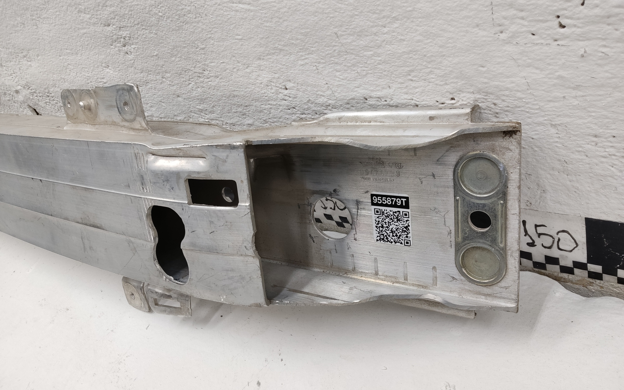 Усилитель переднего бампера Volvo S80 1