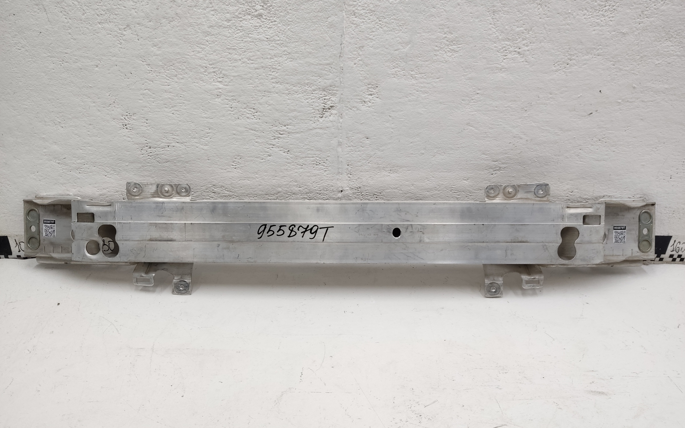 Усилитель переднего бампера Volvo S80 1