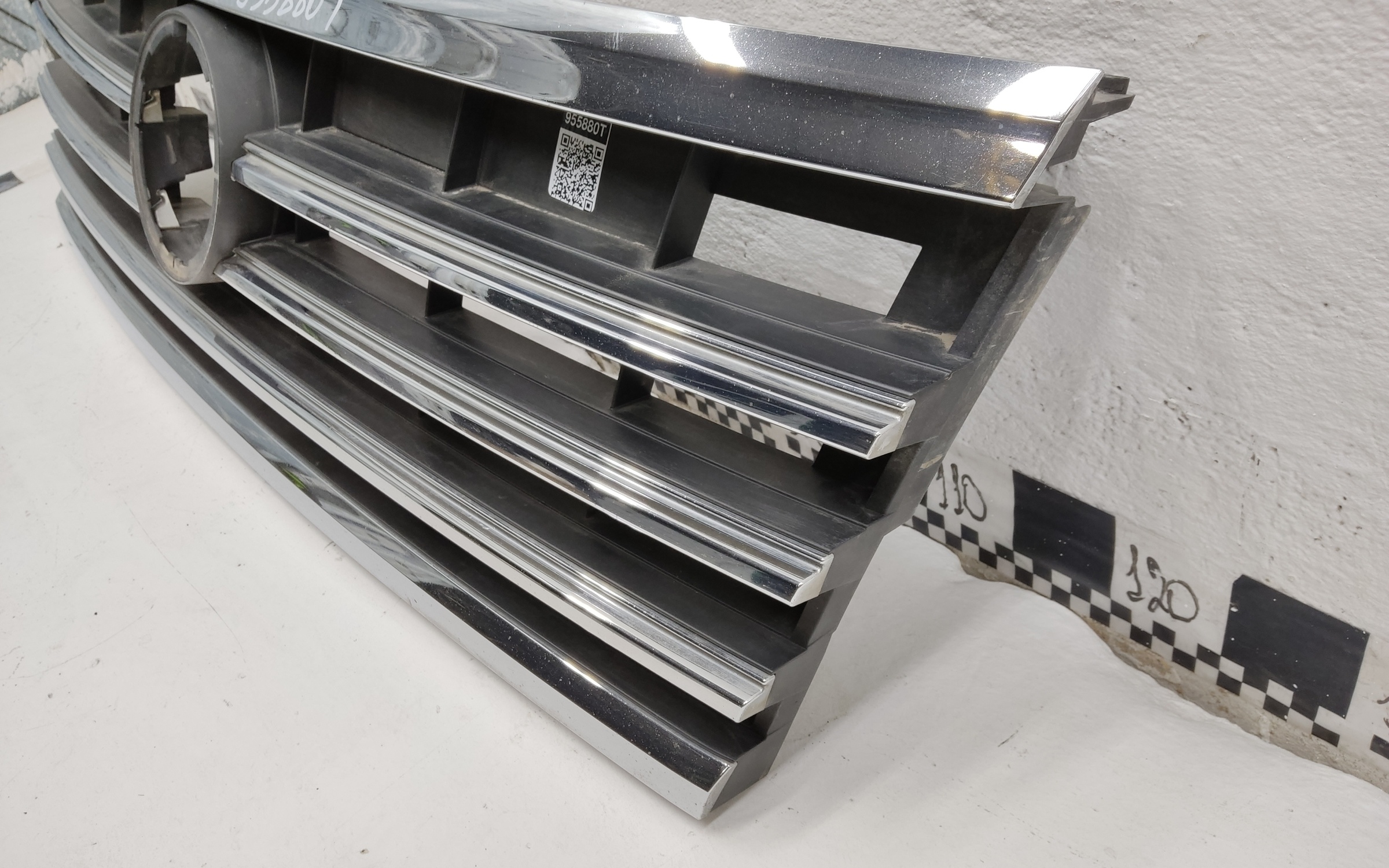 Решетка радиатора Volkswagen Touareg 3