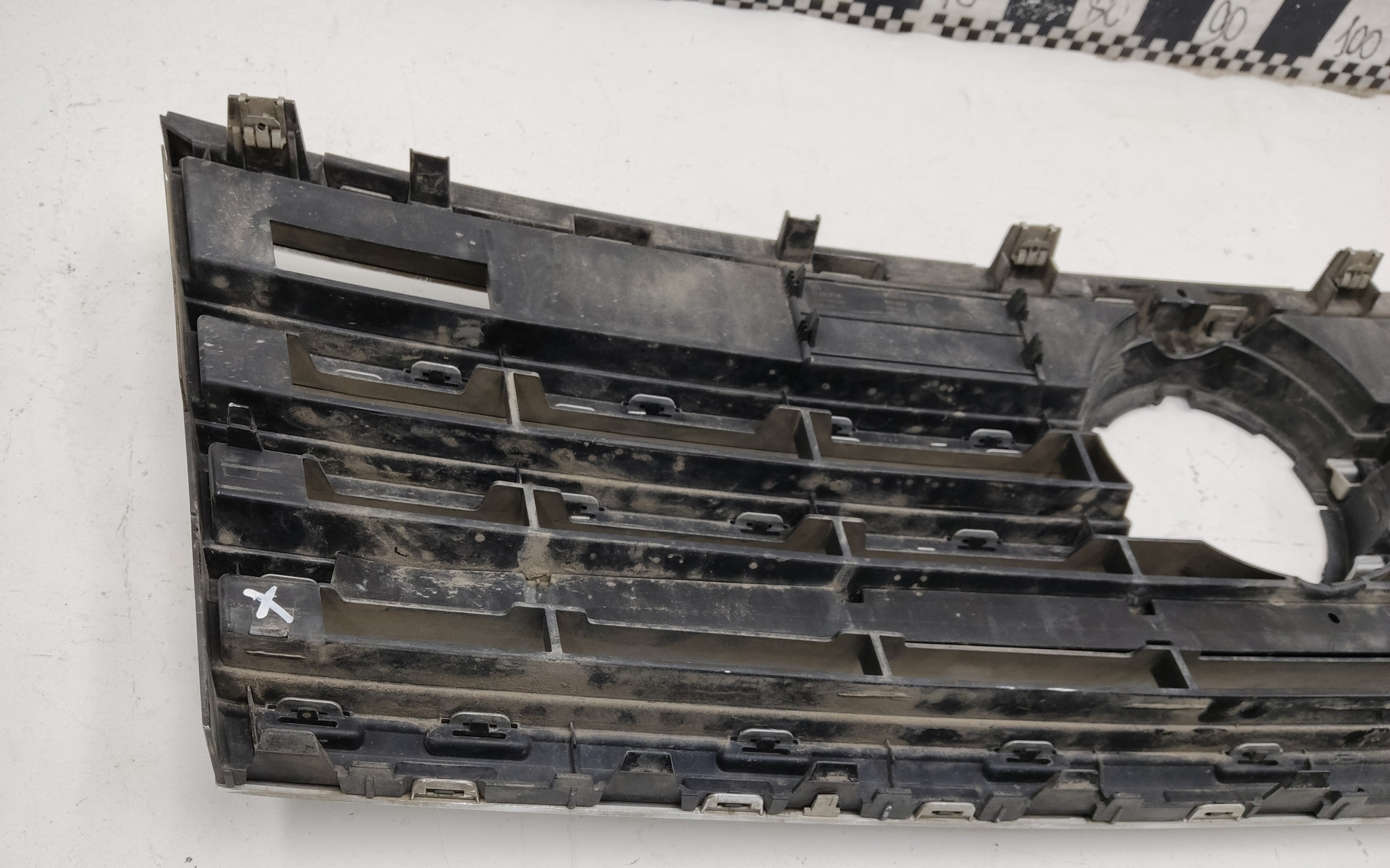 Решетка радиатора Volkswagen Touareg 3