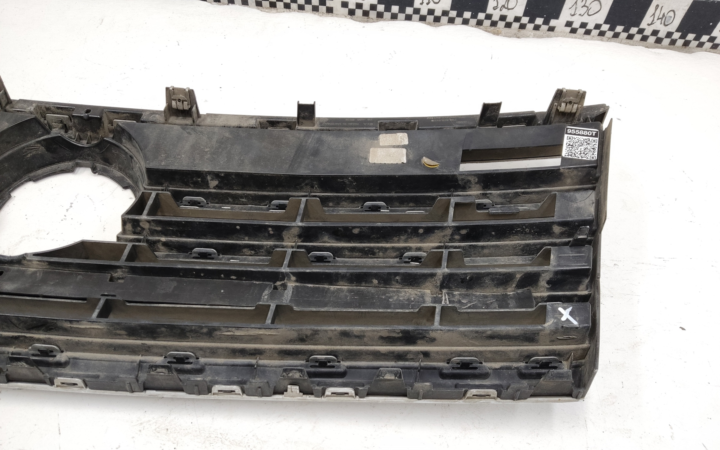 Решетка радиатора Volkswagen Touareg 3