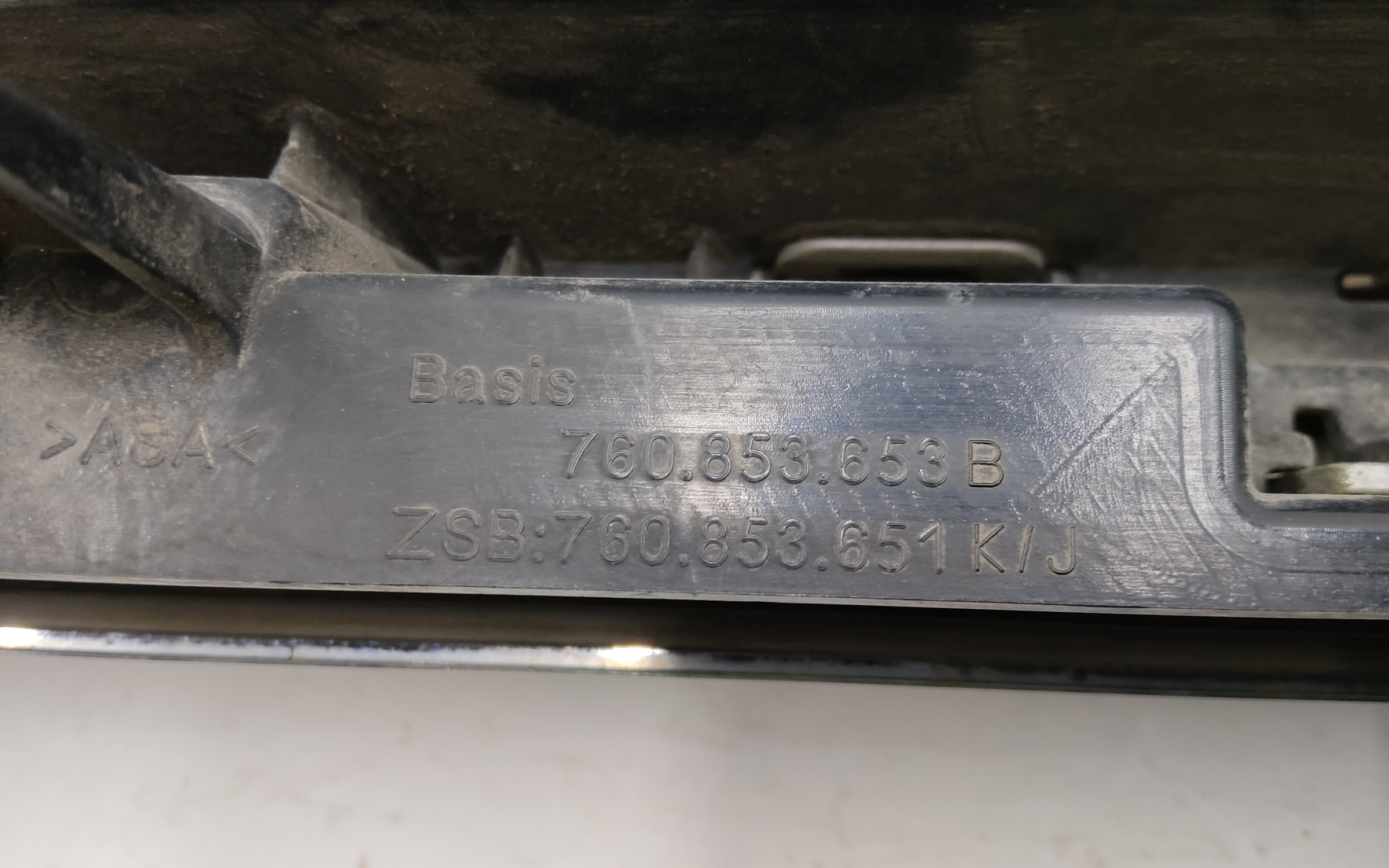 Решетка радиатора Volkswagen Touareg 3