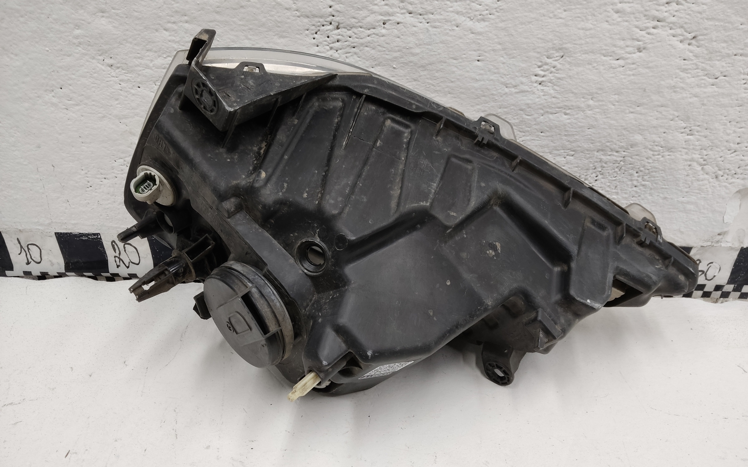 Фара передняя правая Renault Logan 1 Restail галоген