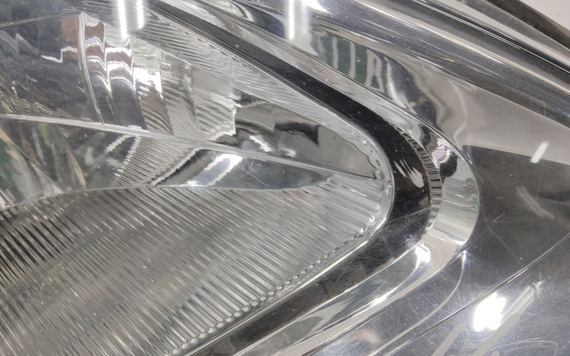 Фара передняя правая Renault Logan 1 Restail галоген