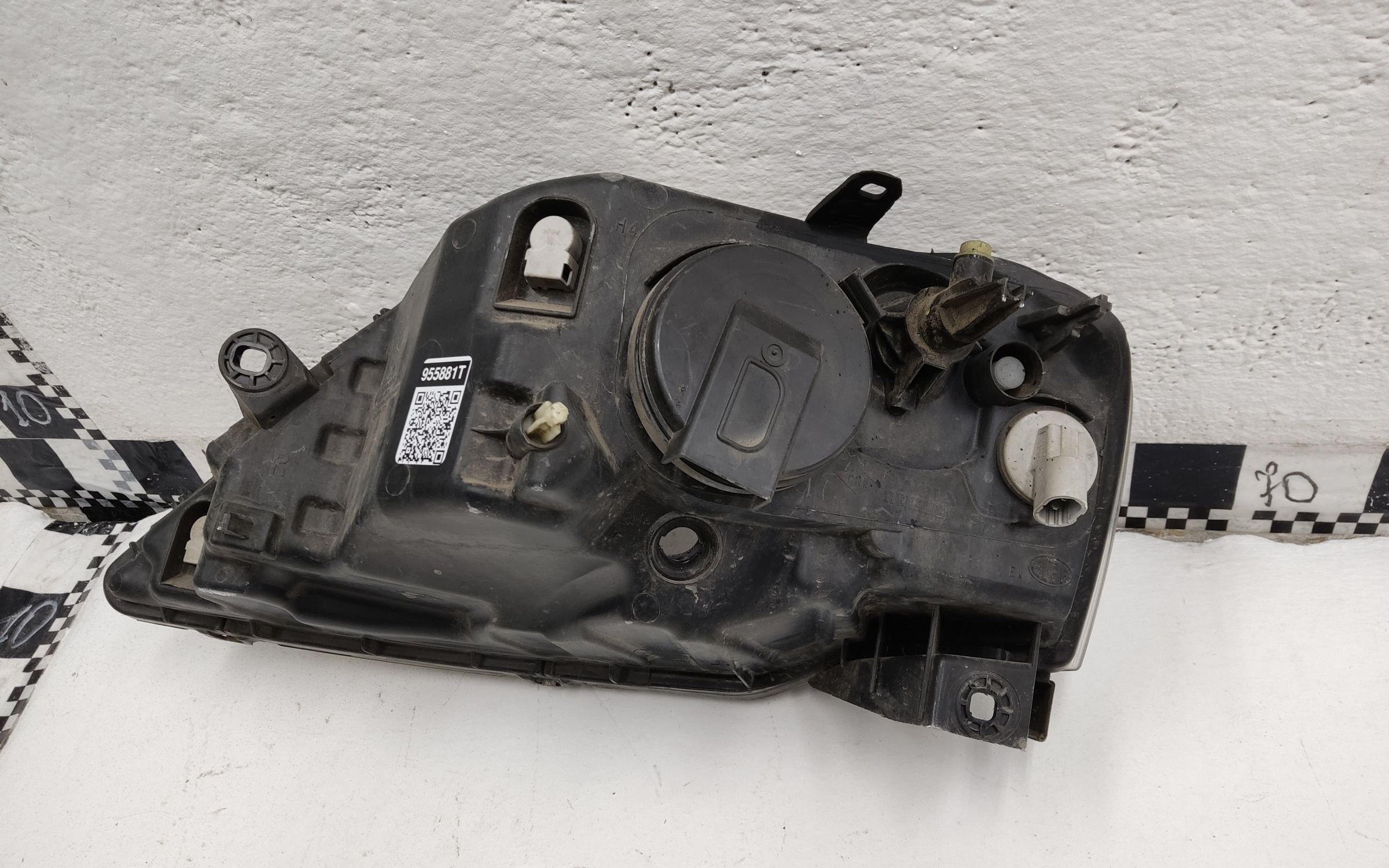 Фара передняя правая Renault Logan 1 Restail галоген