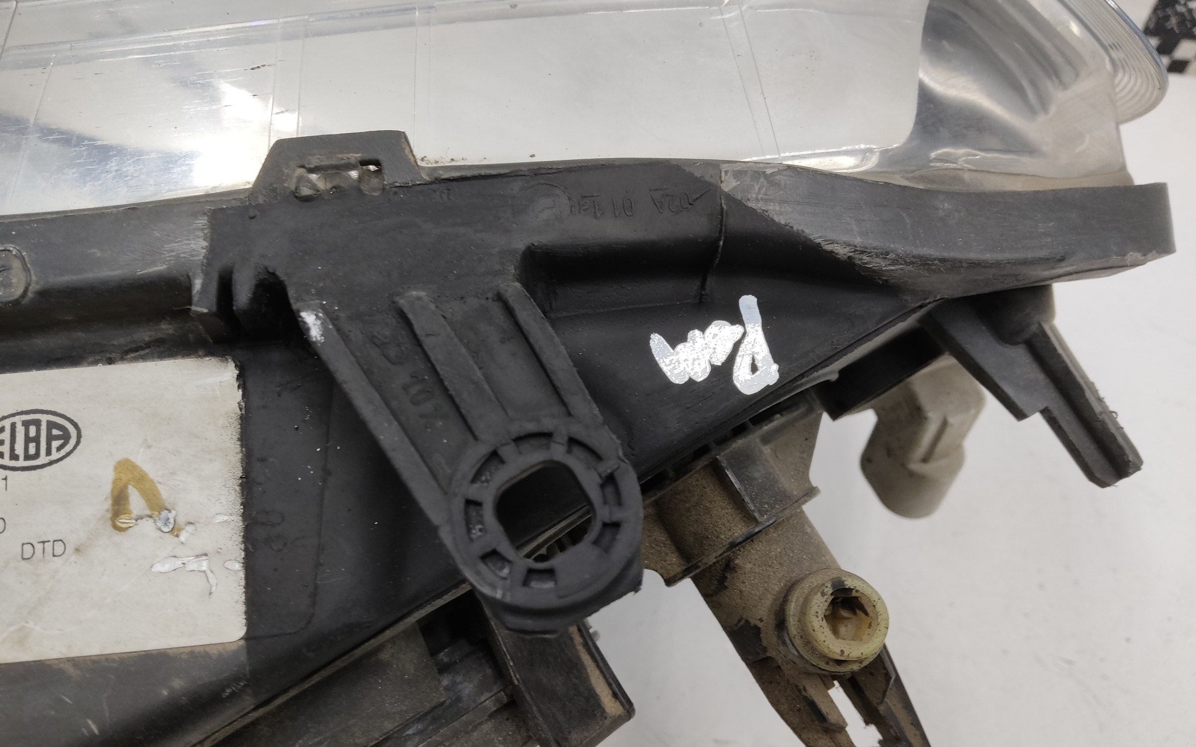 Фара передняя правая Renault Logan 1 Restail галоген