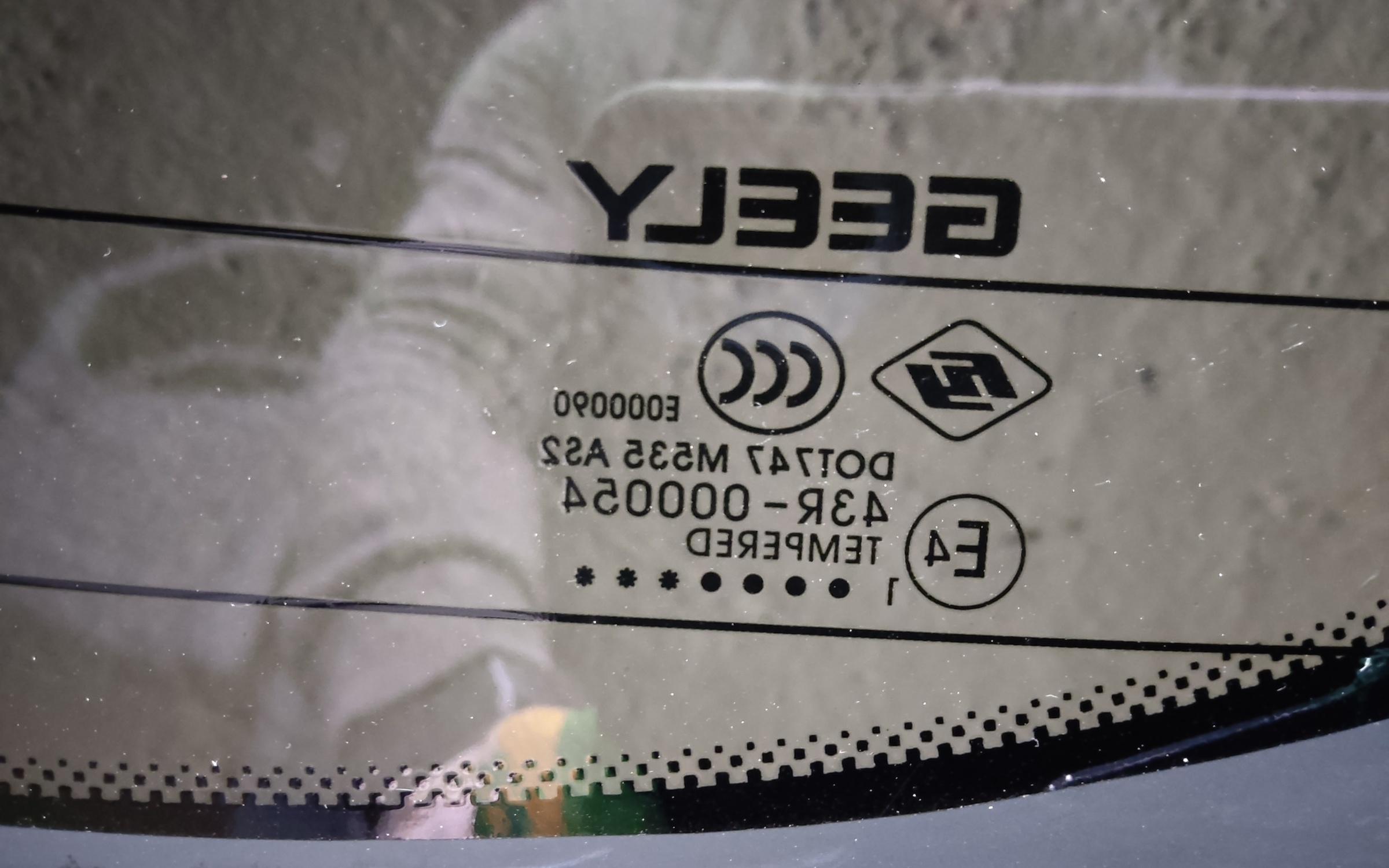 Стекло крышки багажника Geely Tugella