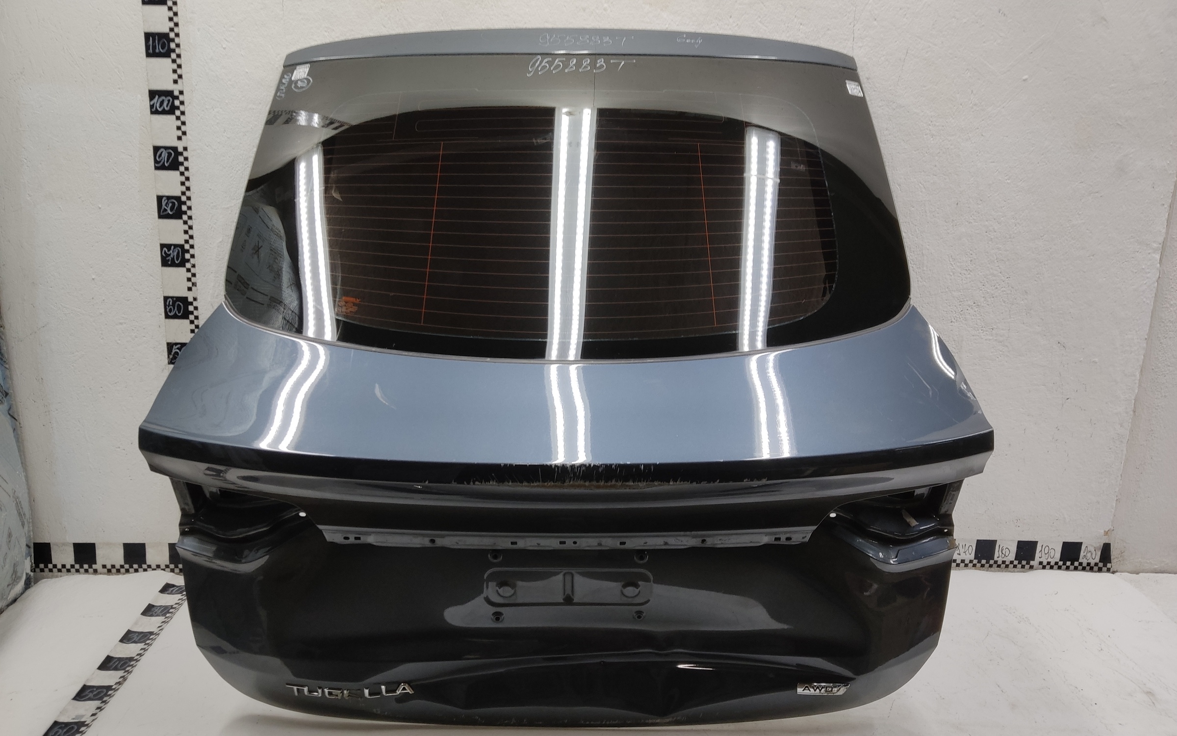 Стекло крышки багажника Geely Tugella