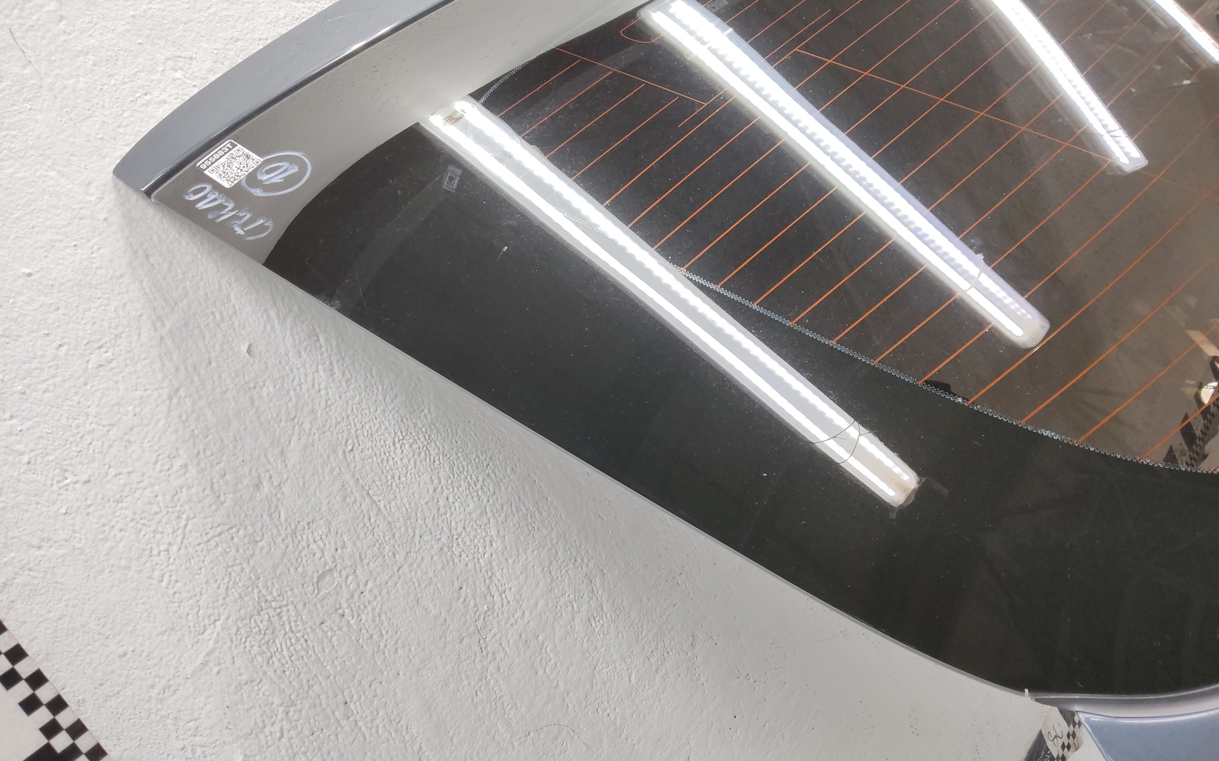 Стекло крышки багажника Geely Tugella