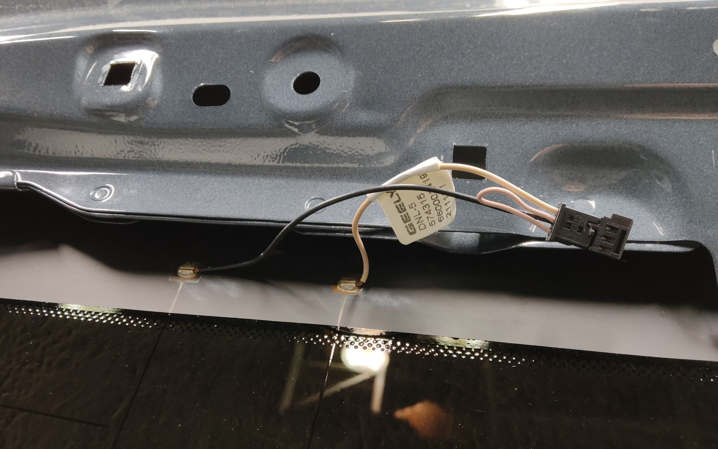 Стекло крышки багажника Geely Tugella