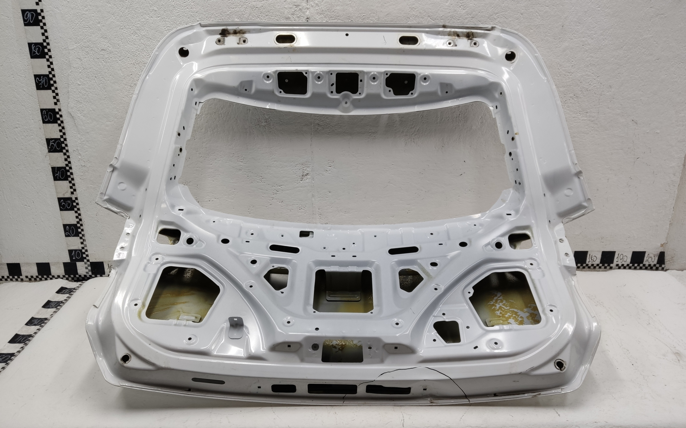 Крышка багажника Chery Tiggo 8