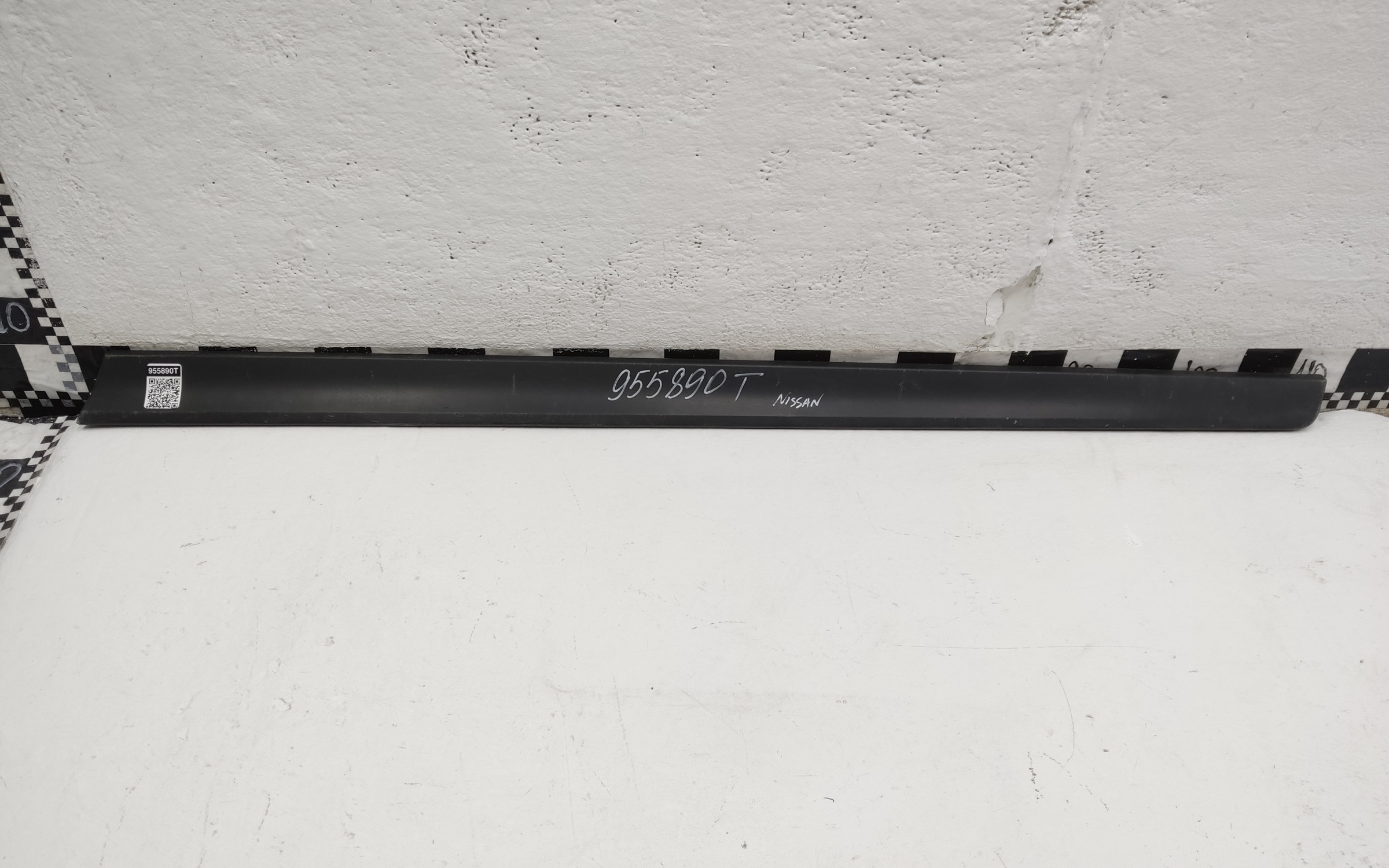 Накладка двери передней правой Nissan X-Trail T32