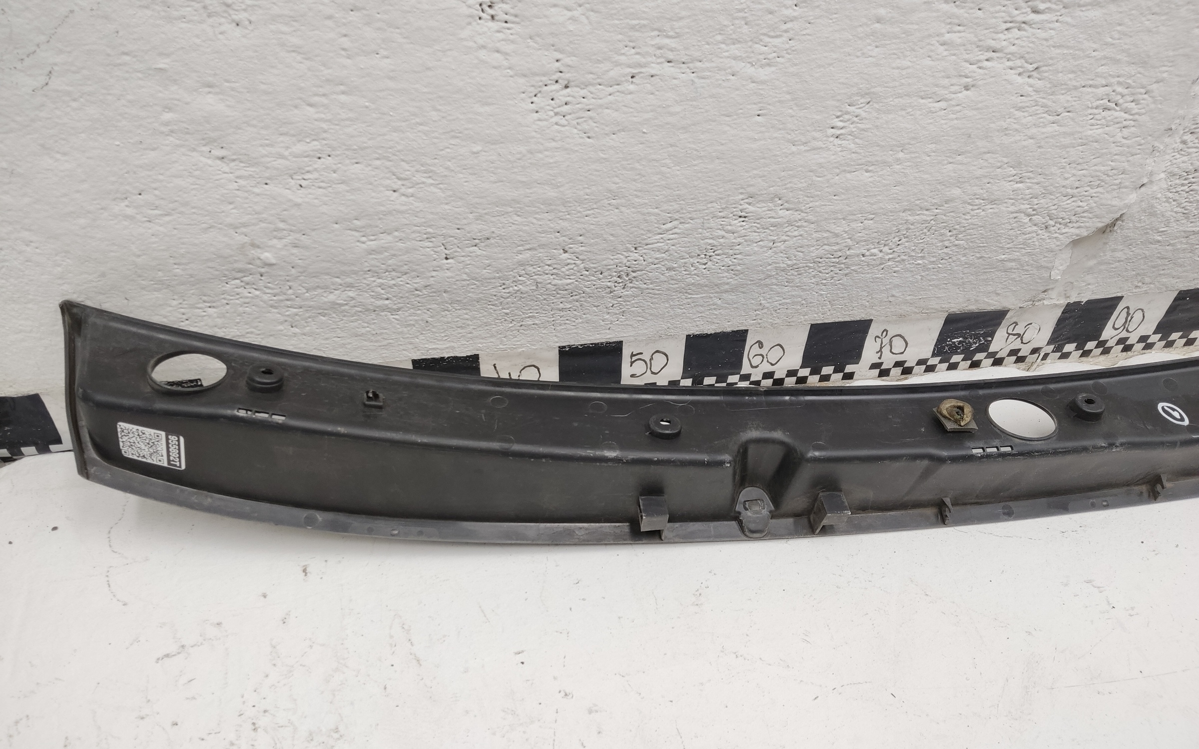 Жабо Lada Largus Restail