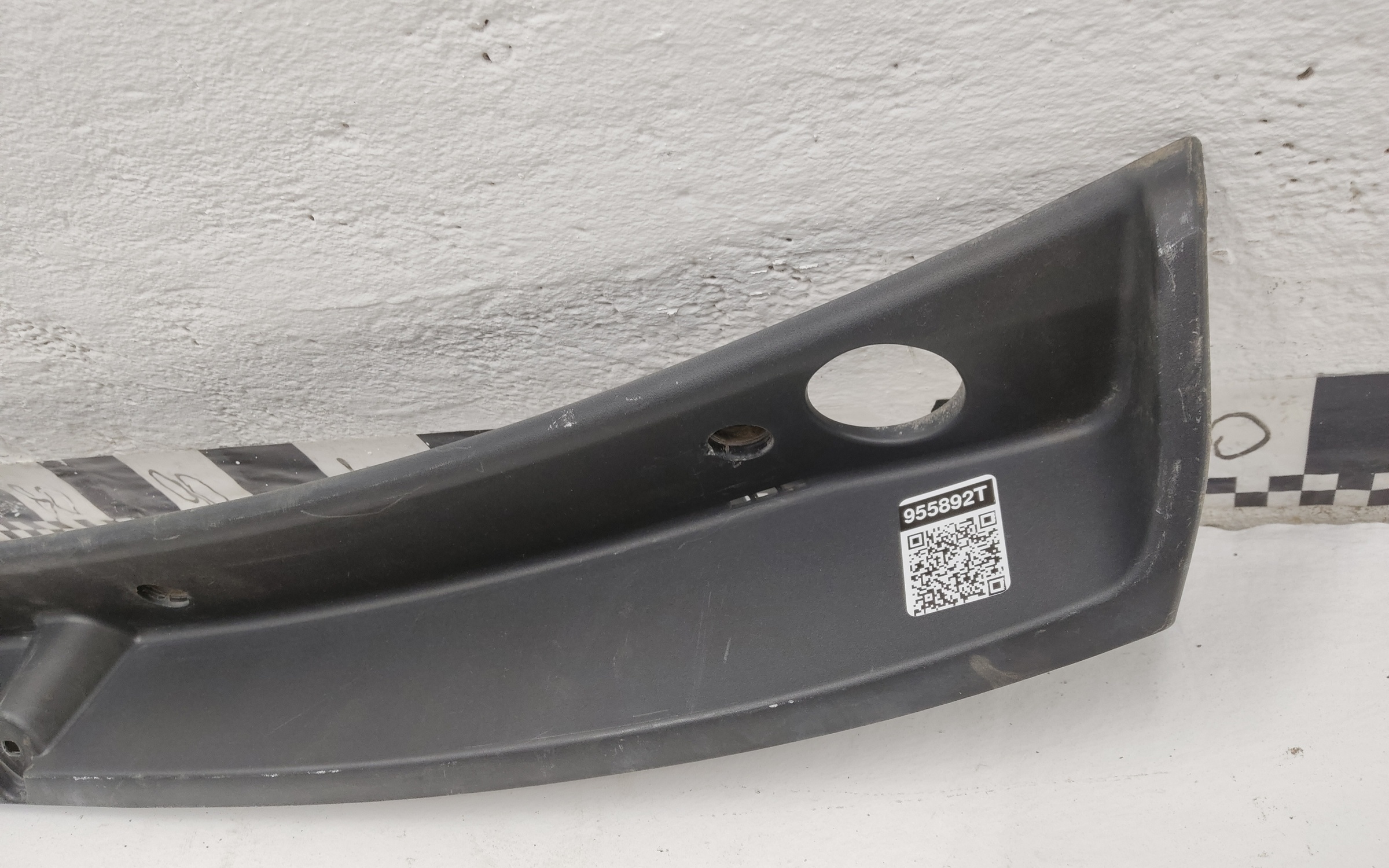 Жабо Lada Largus Restail