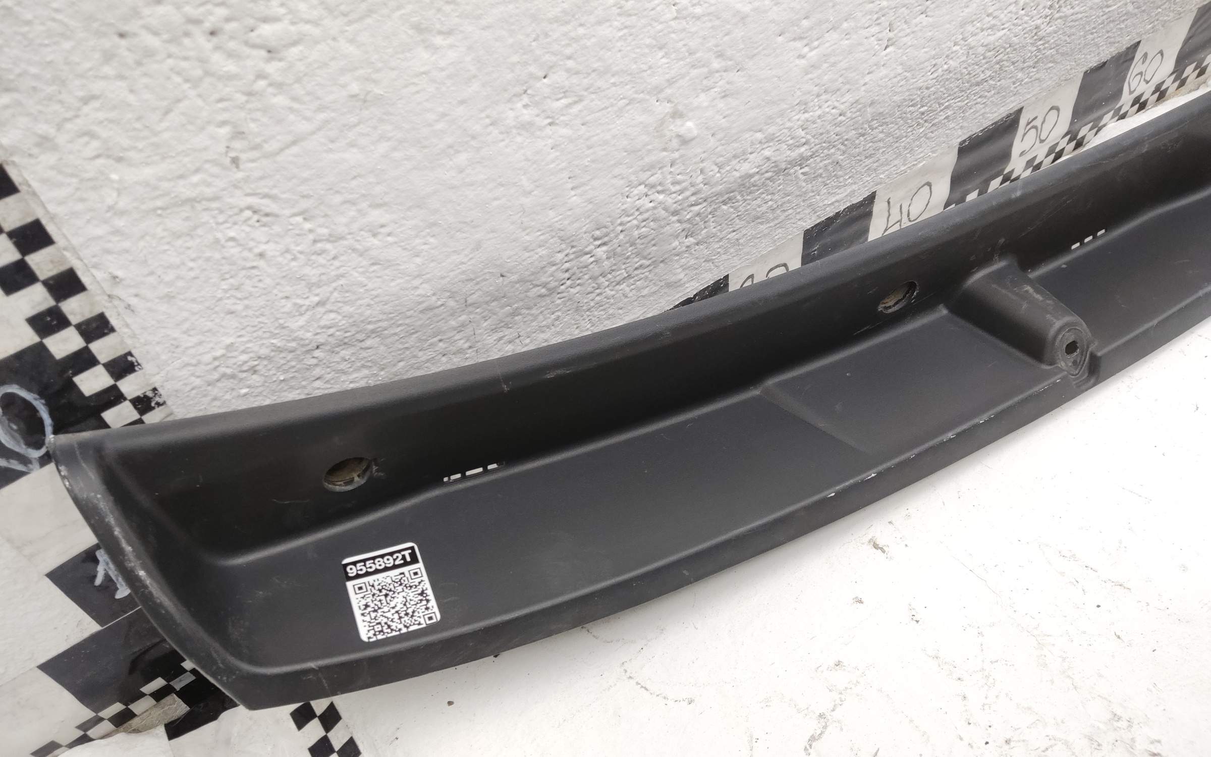 Жабо Lada Largus Restail