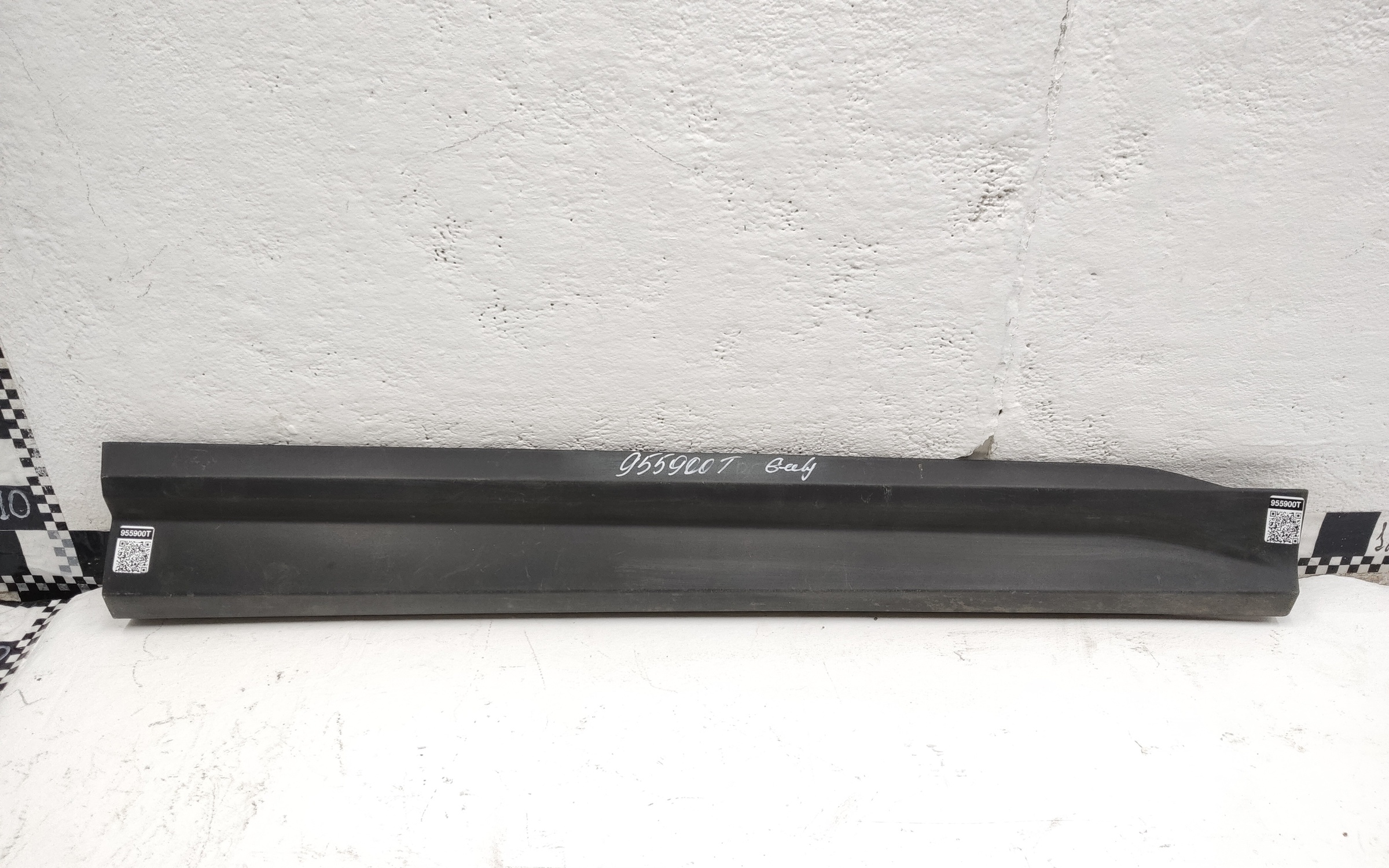 Накладка двери передней правой Geely Coolray