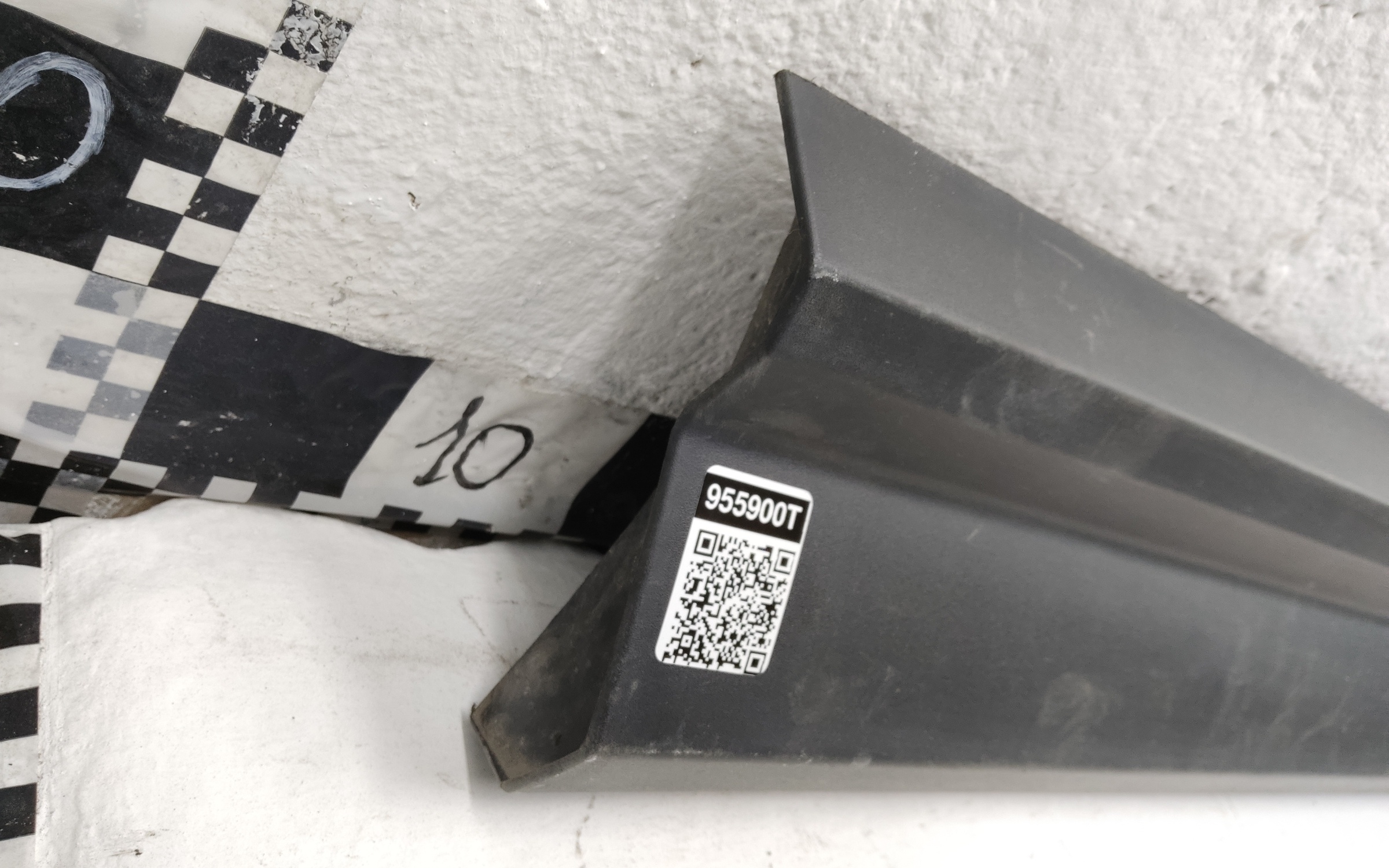 Накладка двери передней правой Geely Coolray