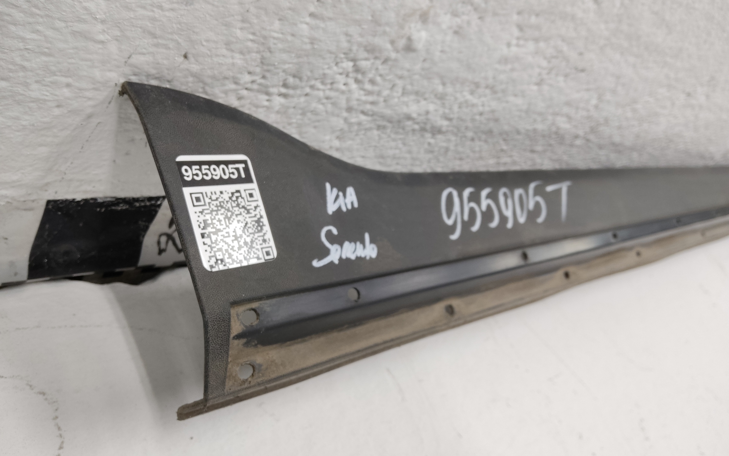 Накладка порога левого Kia Sorento 4