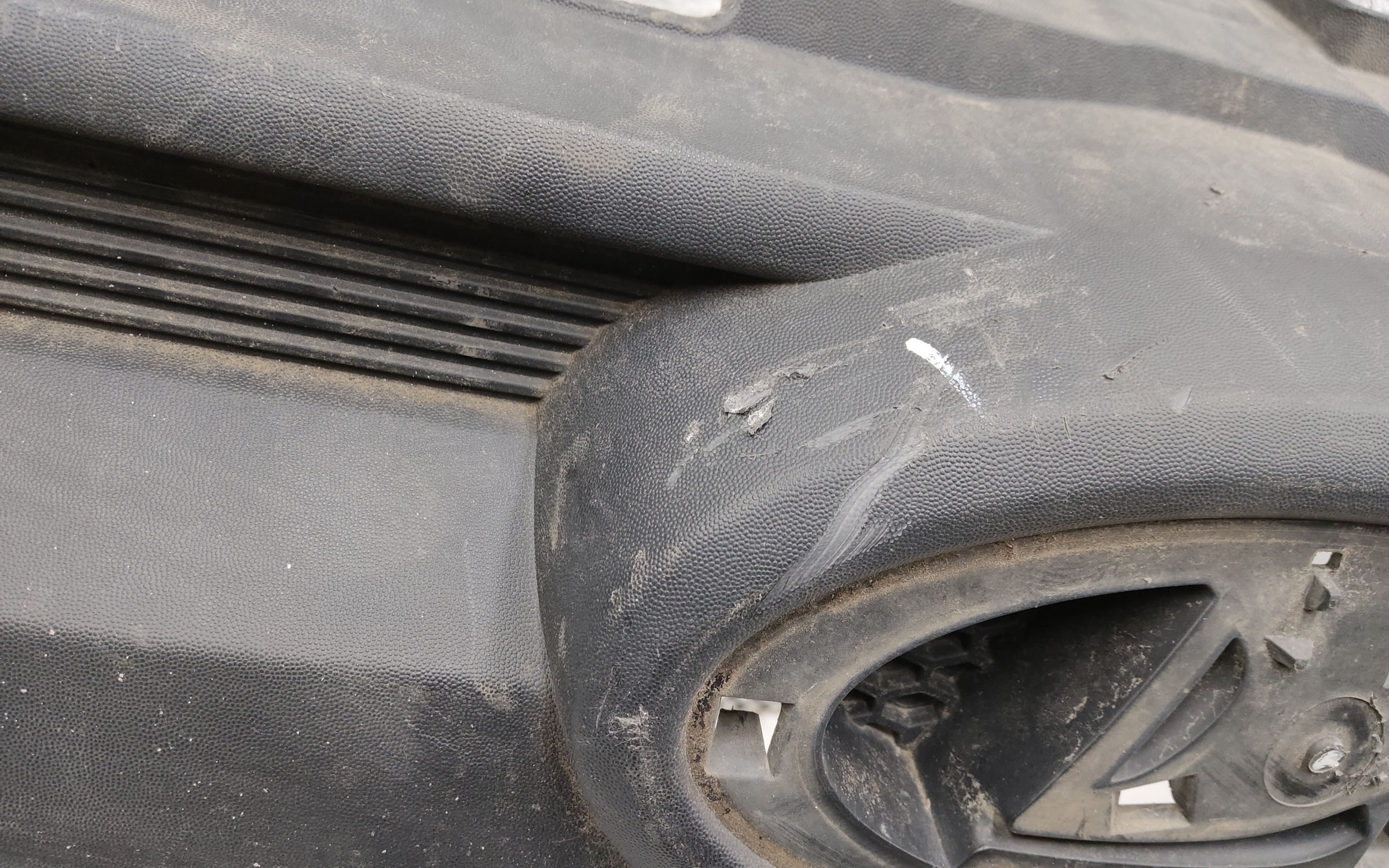 Бампер передний Lada Niva Travel