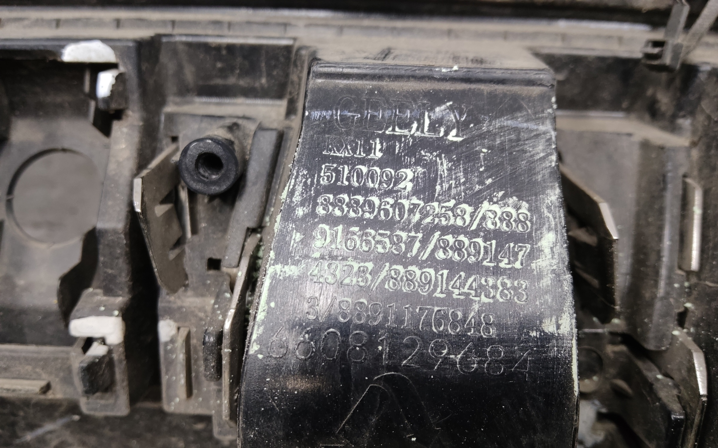 Бампер передний Geely Monjaro