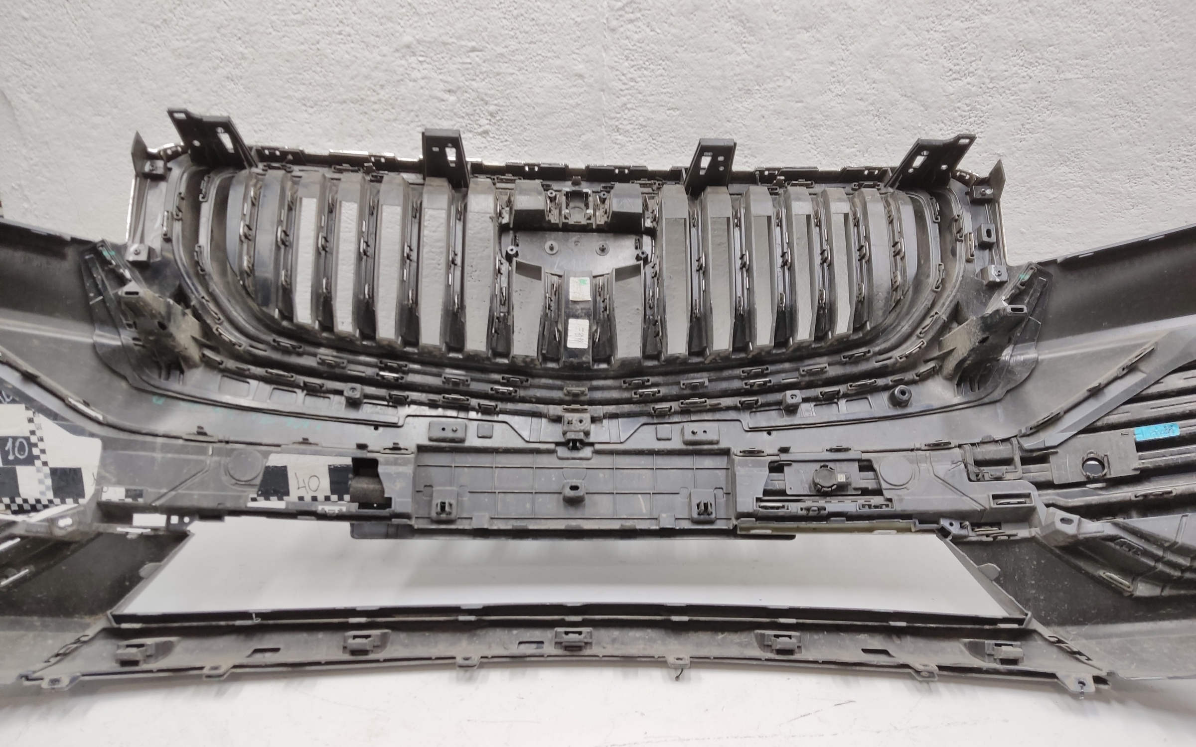 Бампер передний Geely Monjaro